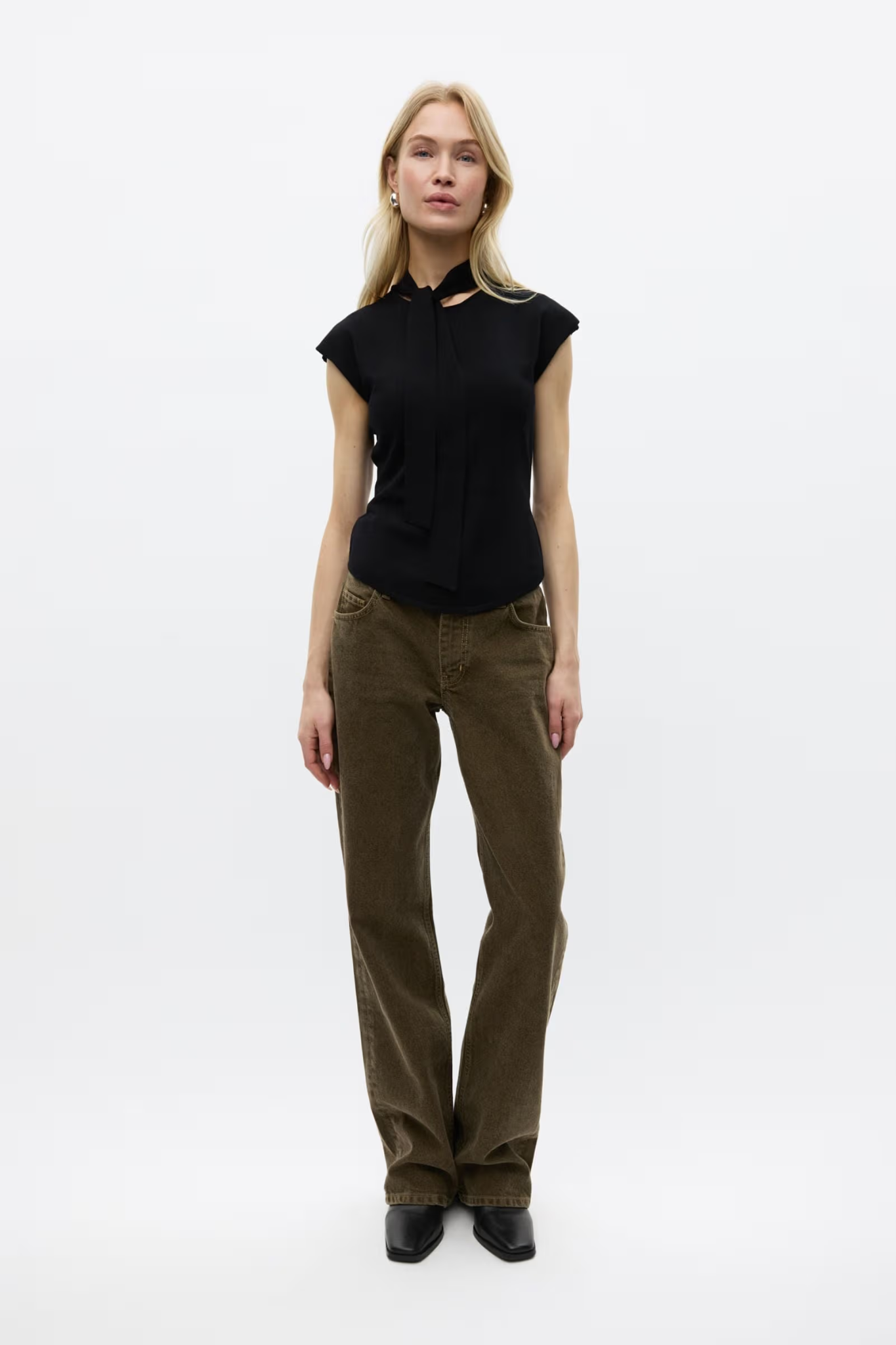 NELLA SS KNIT - BLACK