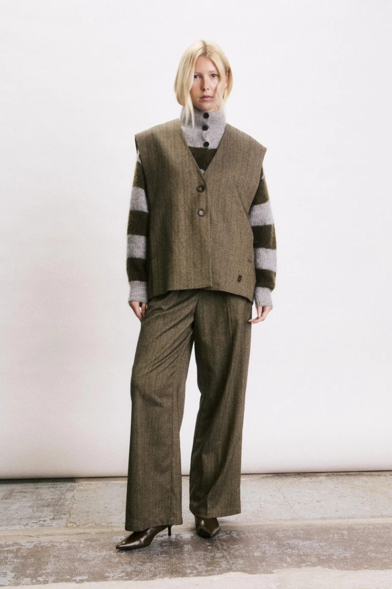 SILAS VEST - CAMEL