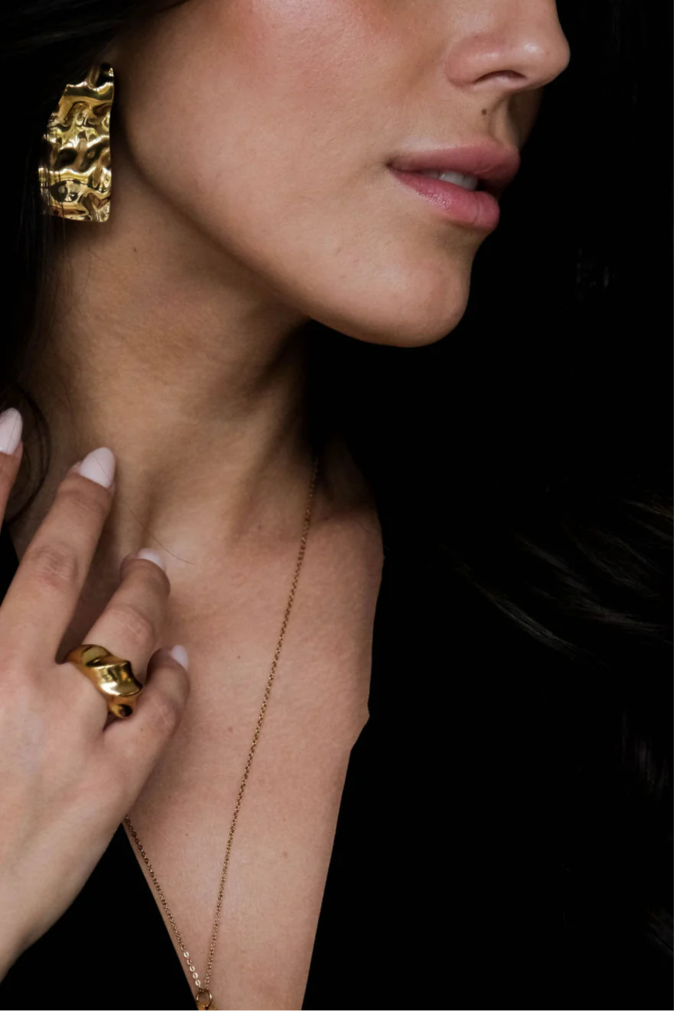Model wearing the Maste nicholas ring in gold.