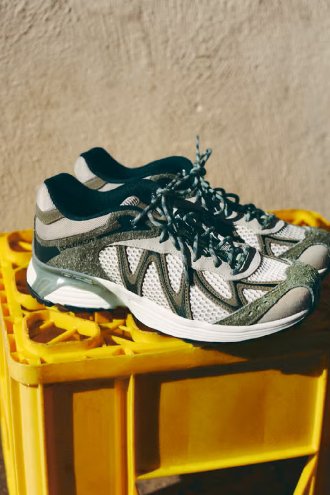 XT-WHISPER EMBROIDERY SNEAKERS MEN - DEEP LICHEN GREEN/EUCALYPTUS/BUTTERFLY