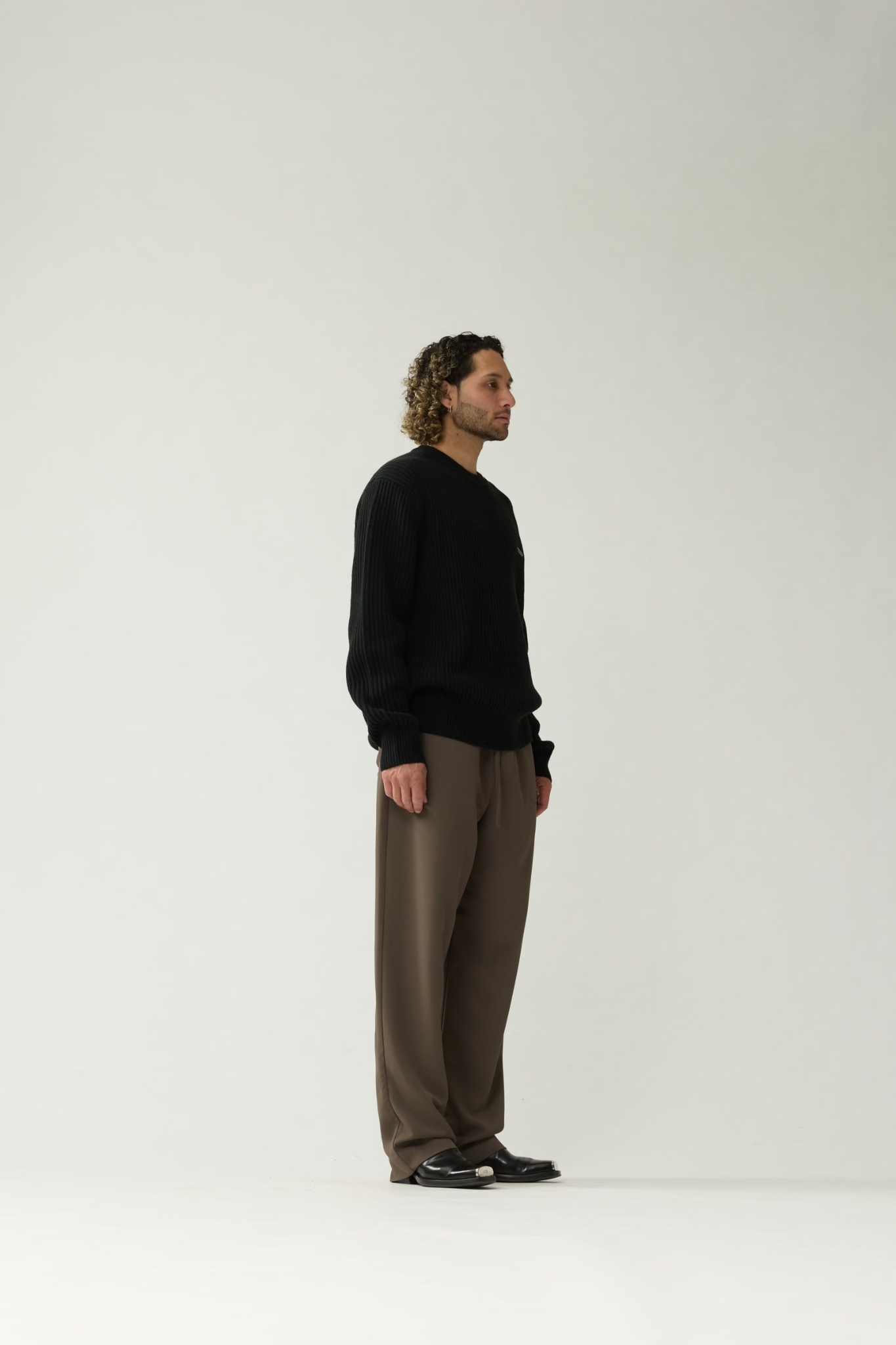 KNITTED CREWNECK - BLACK