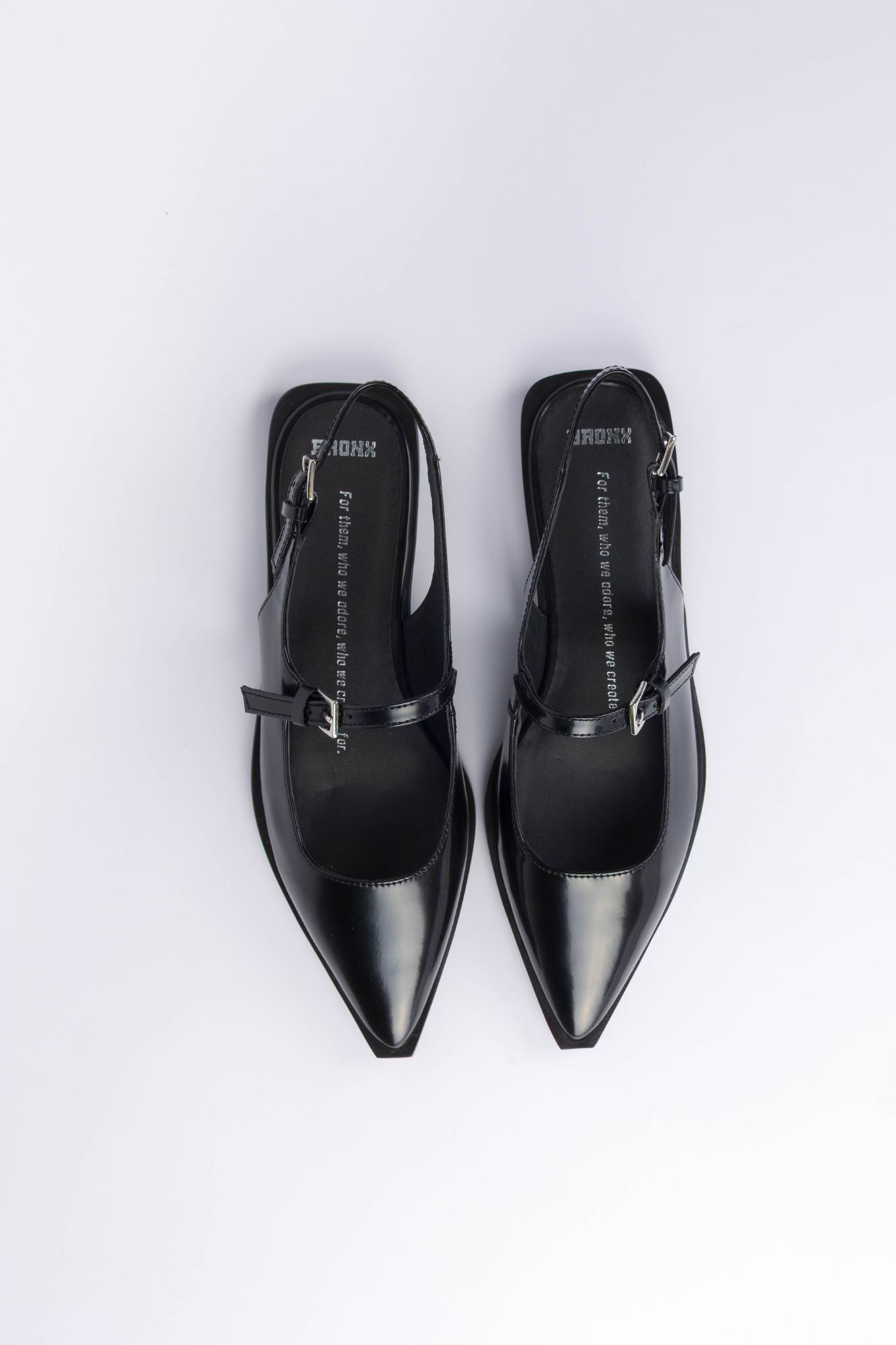 LAUR-YNN SANDALS - BLACK