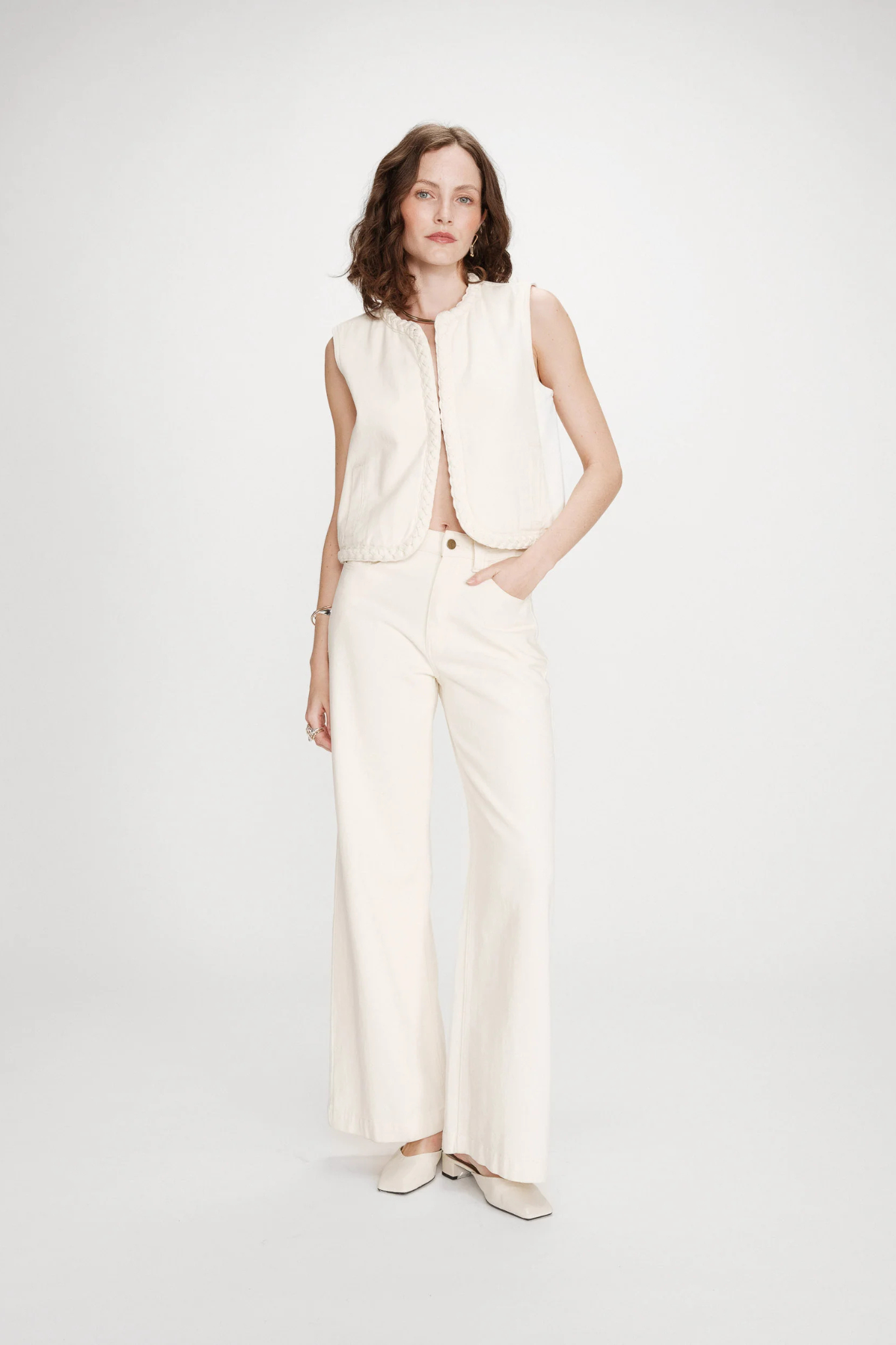 VERONA SLEEVELESS JACKET - ECRU