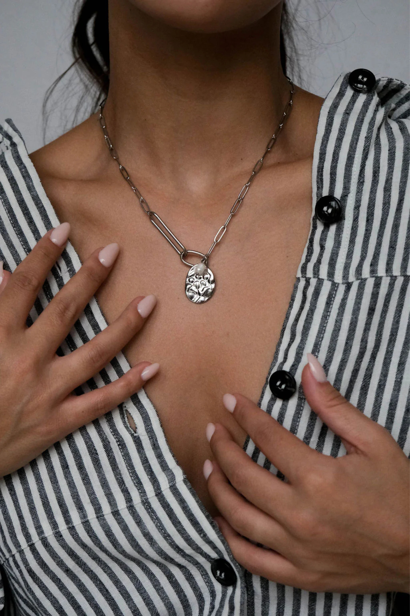 Model wearing the Maste stephy necklace in silver. Front view