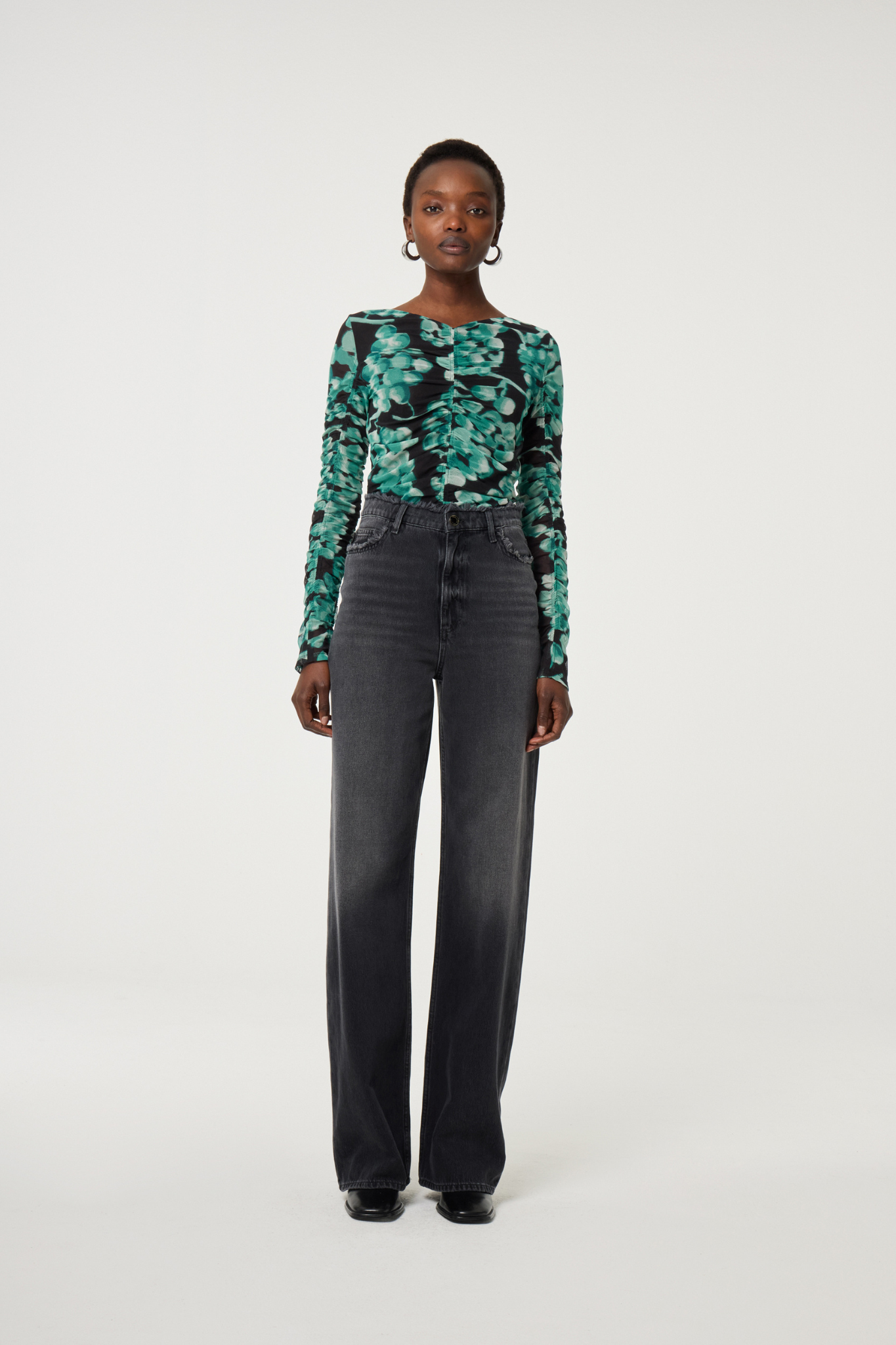 ZOE BOYFRIEND EXTRA-HIGH RISE JEANS - WASHED BLACK
