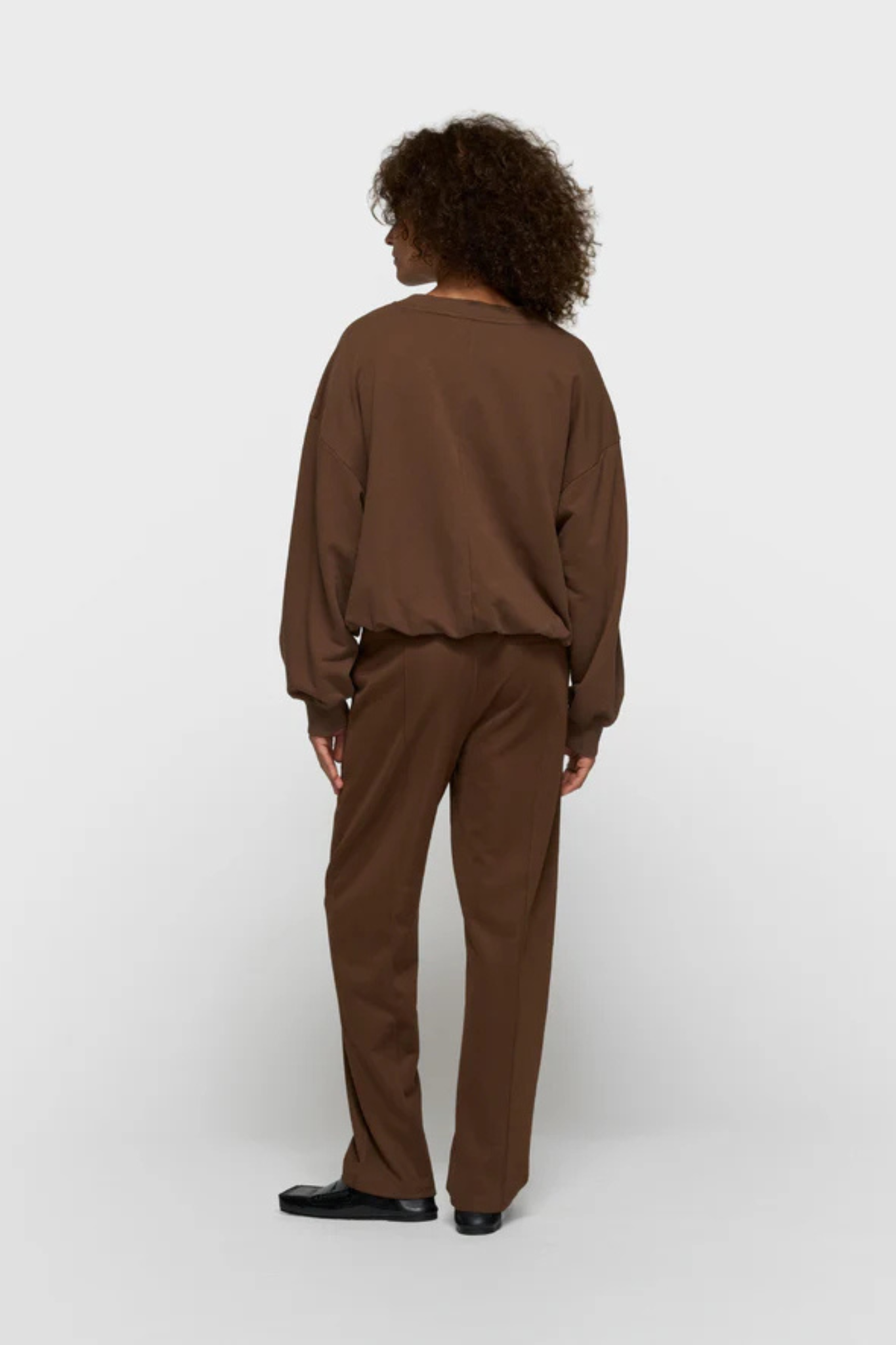 PLEATED SWEATER - DARK TRUFFLE