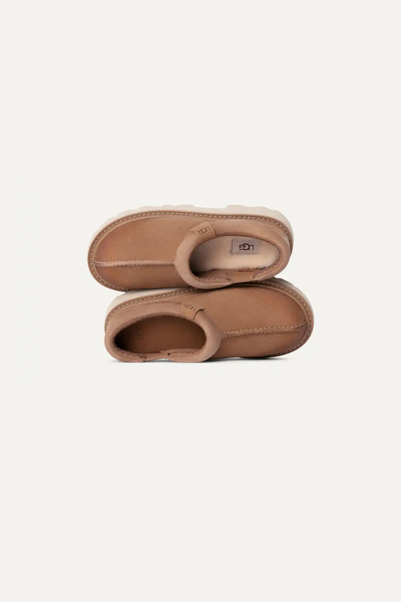UGG man tasman lug in chestnut. Front view