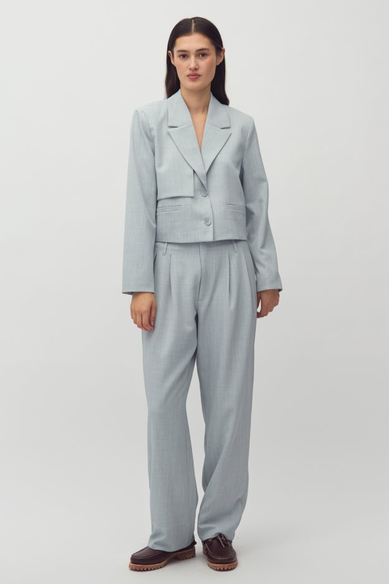 Model wearing the MBYM danly elanna pants in lead. Front view