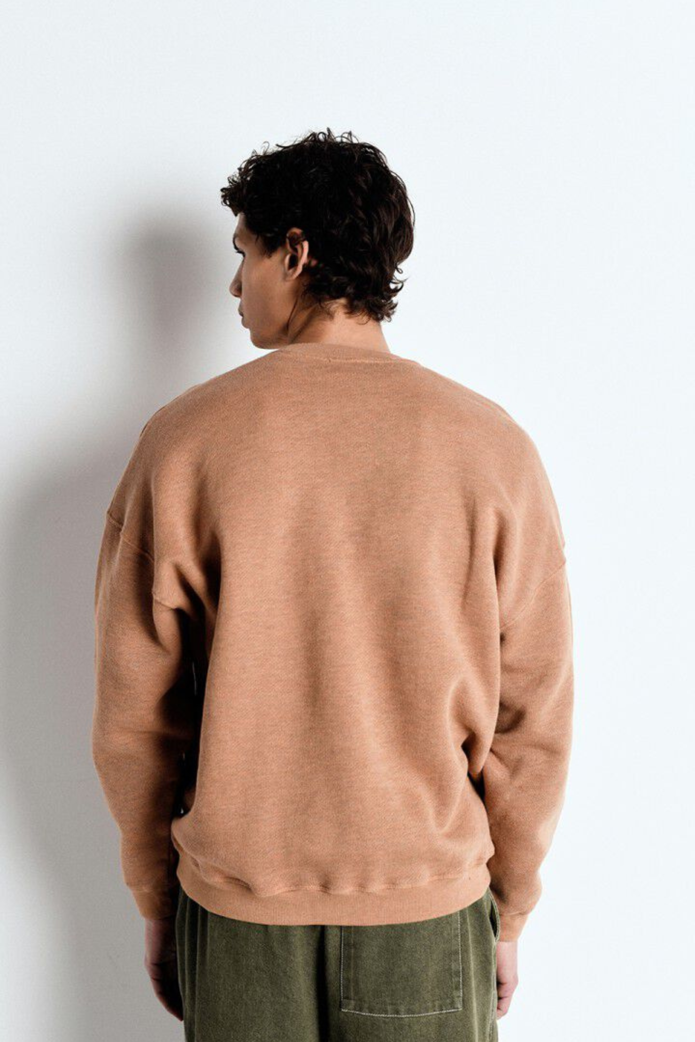 Model wearing the American Vintage doven sweatshirt in overdyed hazel. Back view