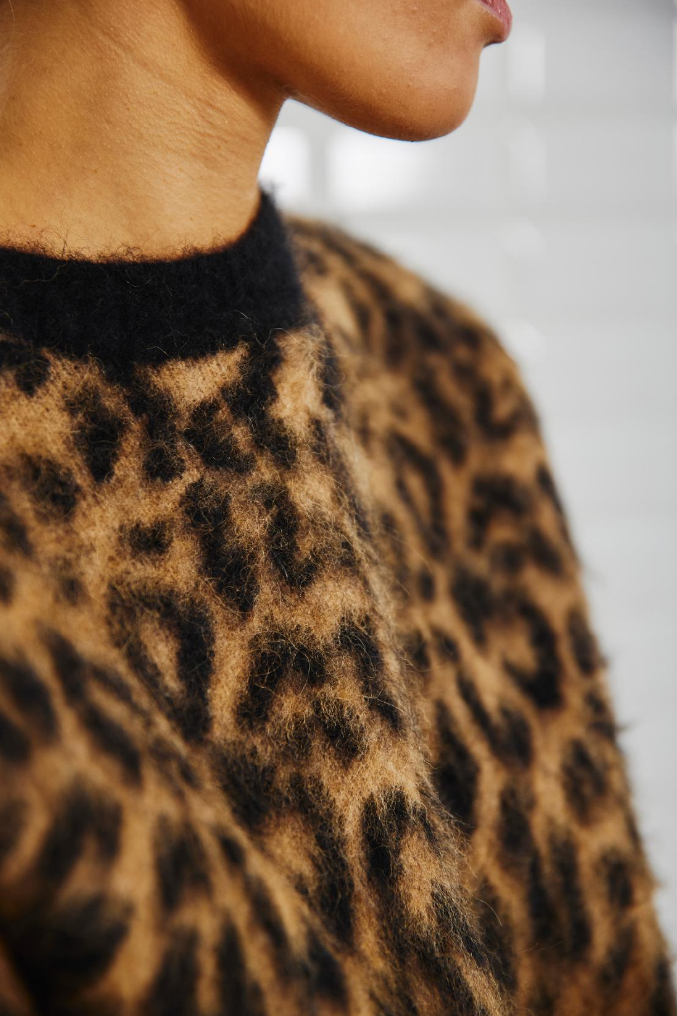 ALONDRA LS LEO PULLOVER - CAMEL/BLACK