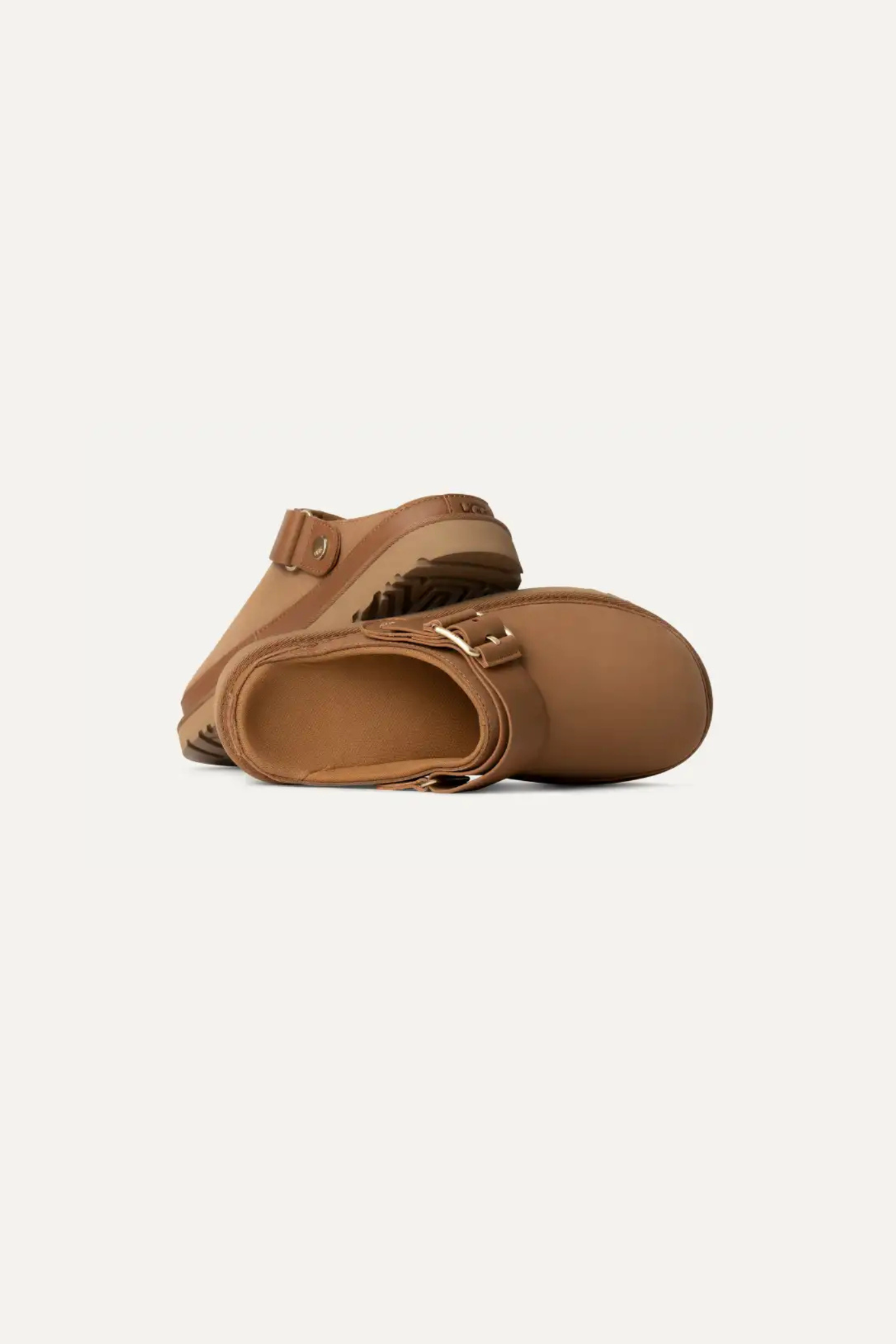 UGG women goldenstar villa clog in chestnut. Front view