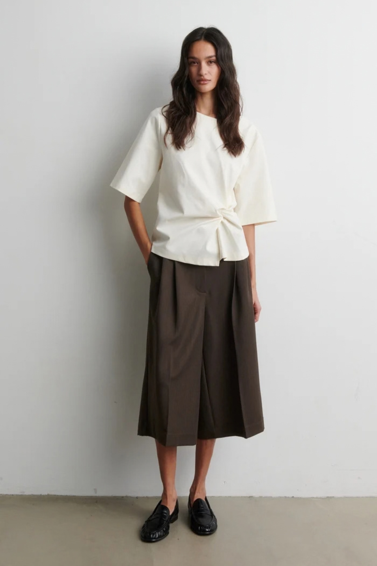 ARKAI DRAPE T-SHIRT - EGGNOG