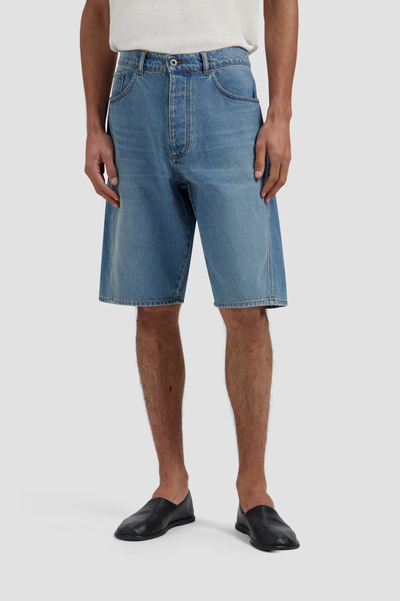 DENIM SHORTS - LIGHT INDIGO