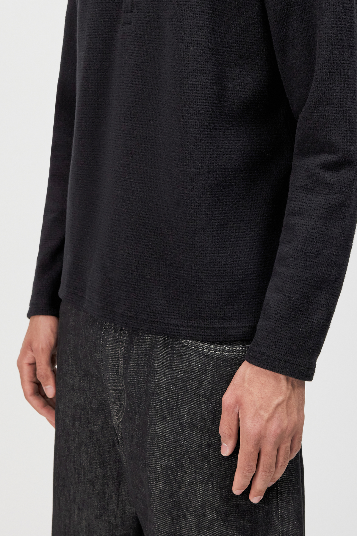 MALIOR SWEATER - BLACK