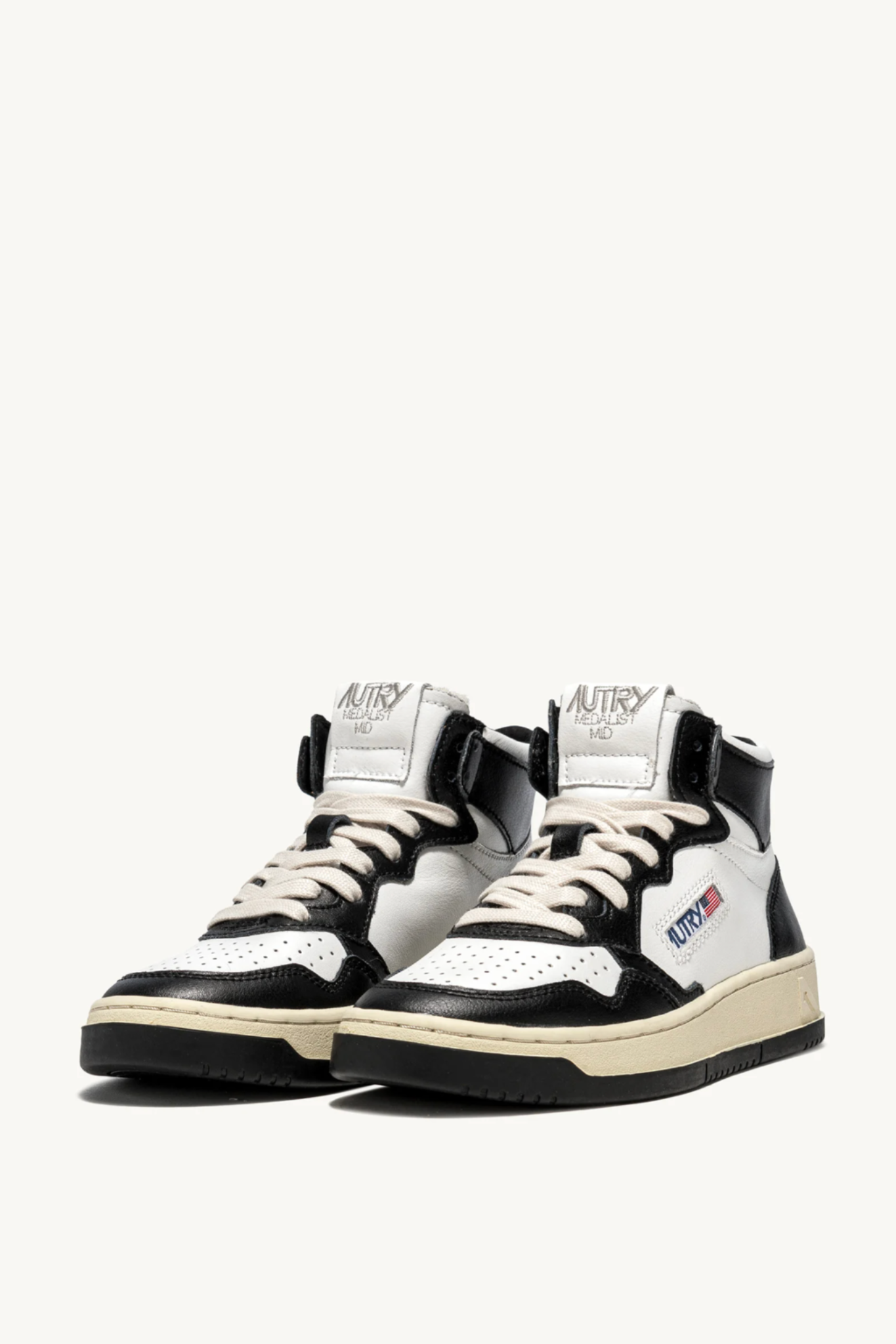 AUMW-WB01 MEDALIST MID BICOLOR SNEAKERS IN WHITE AND BLACK LEATHER