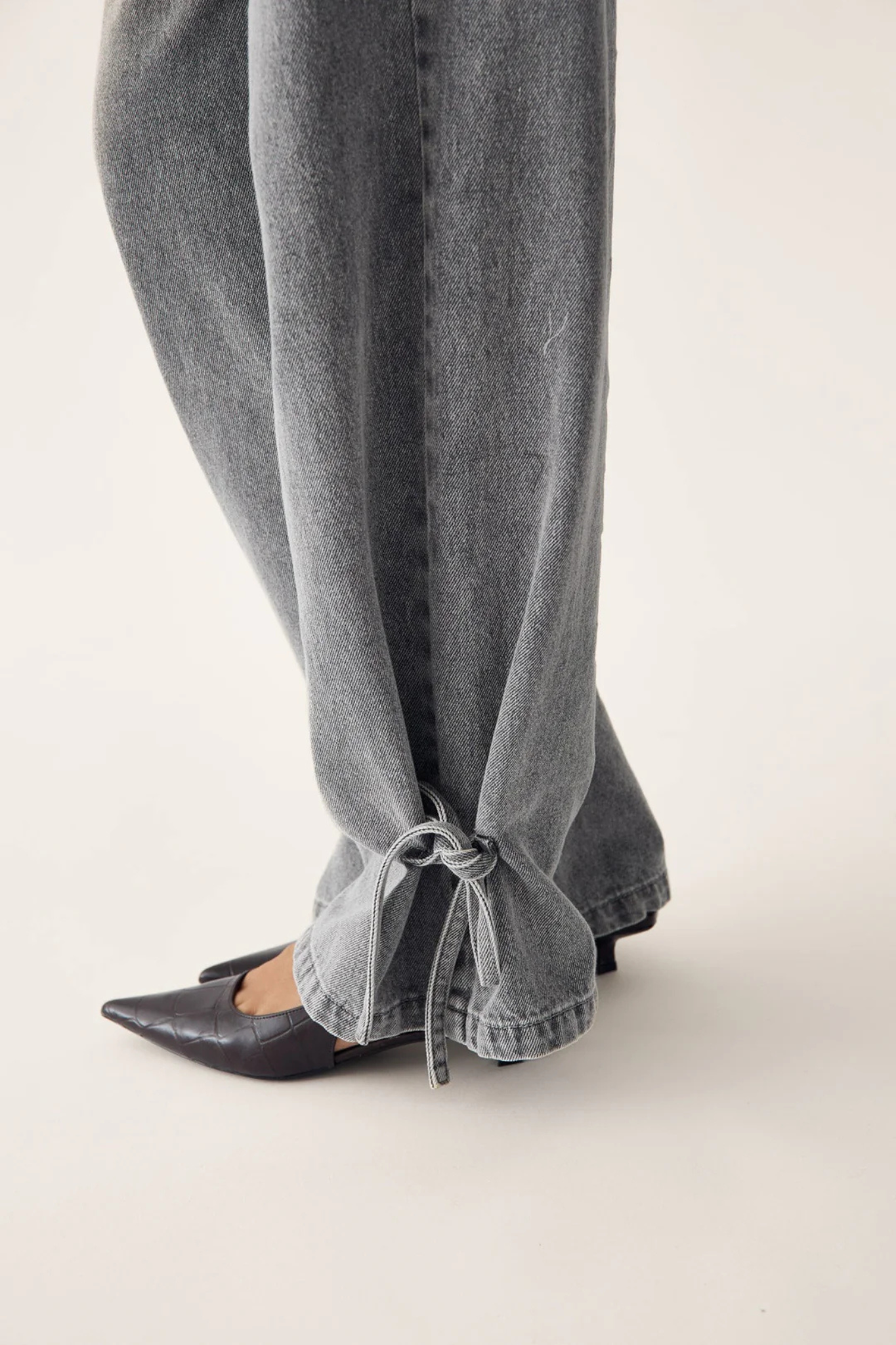 KIKA MW JEANS - GREY WASH