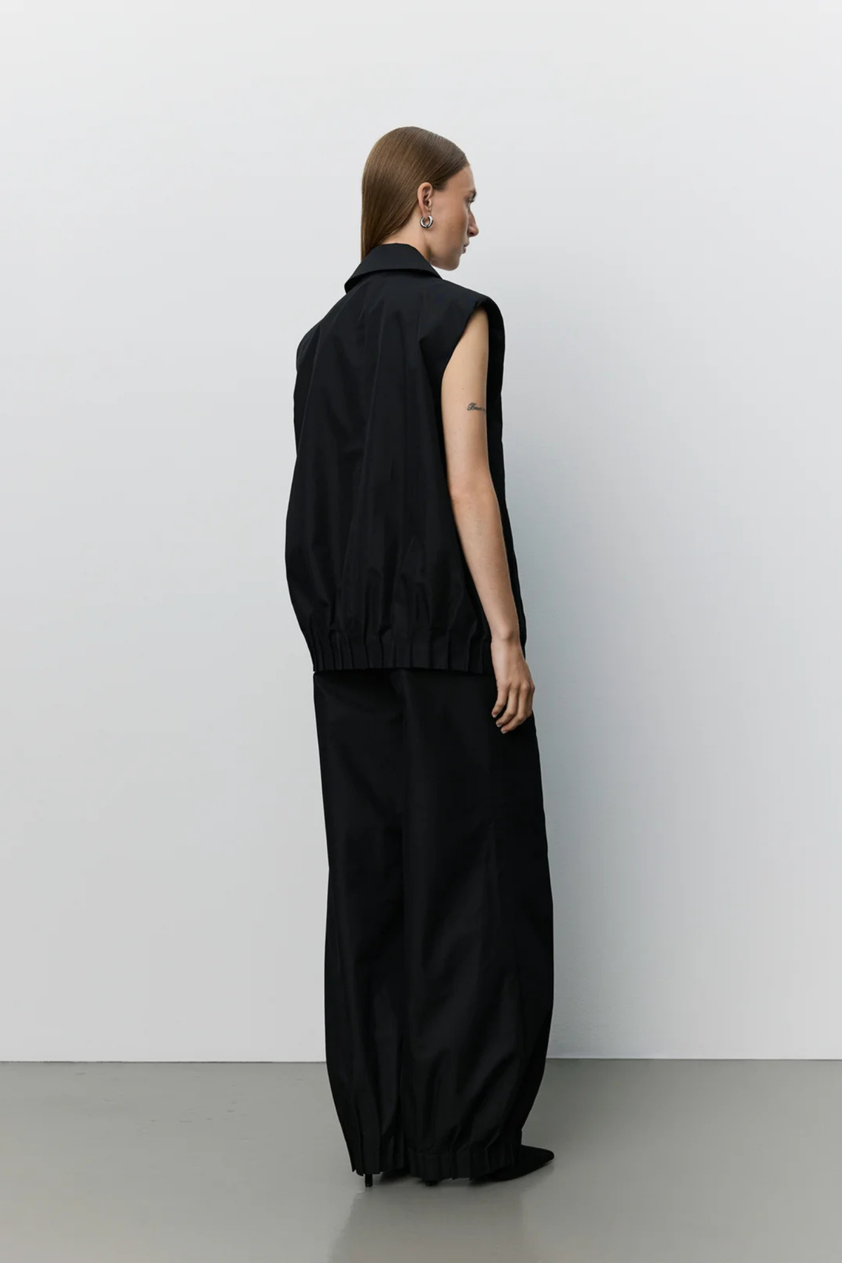 LANEA PLEATED HEM VEST - BLACK