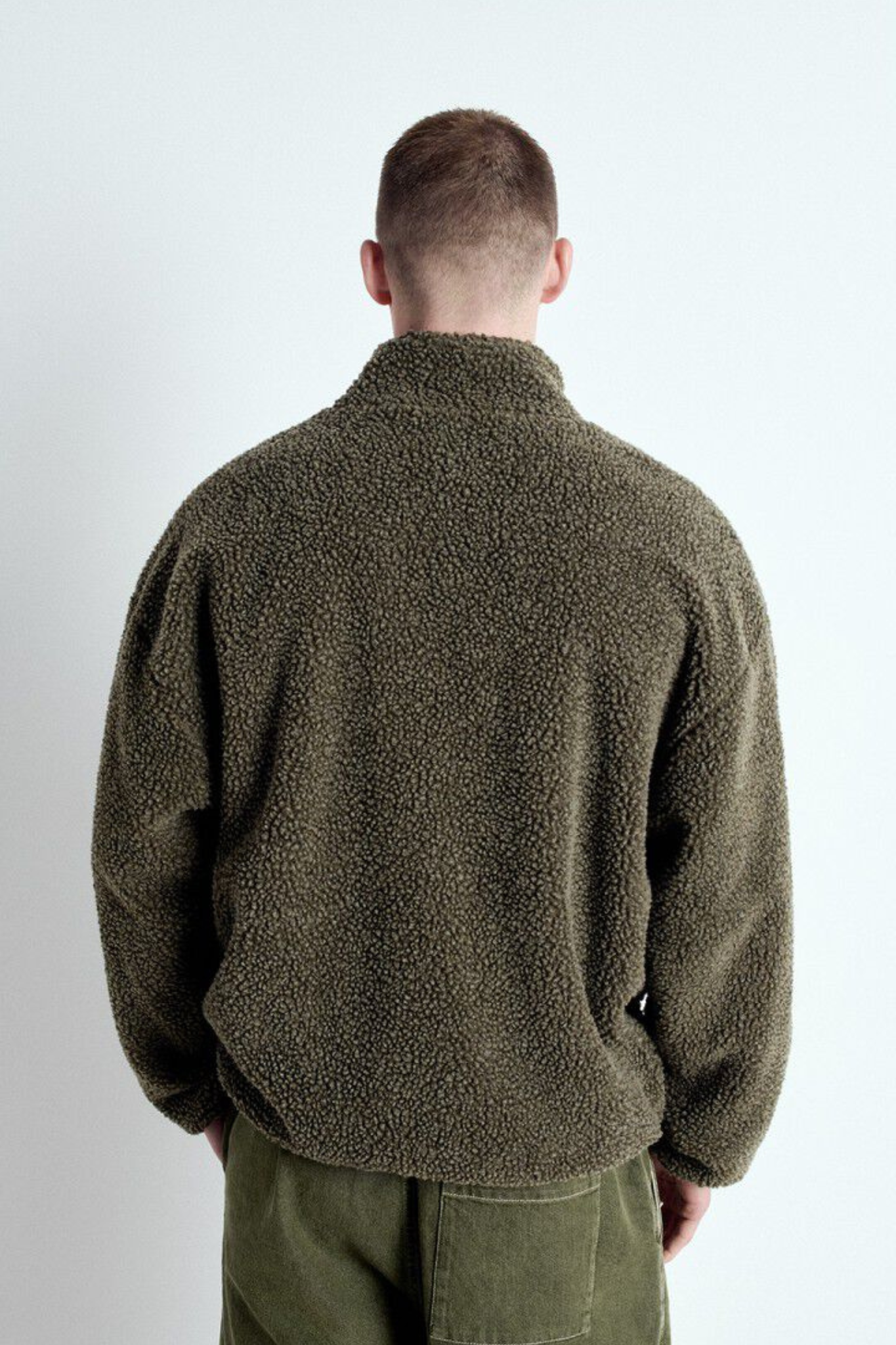 Model wearing the American Vintage hoktown jacket in varan melange. Back view