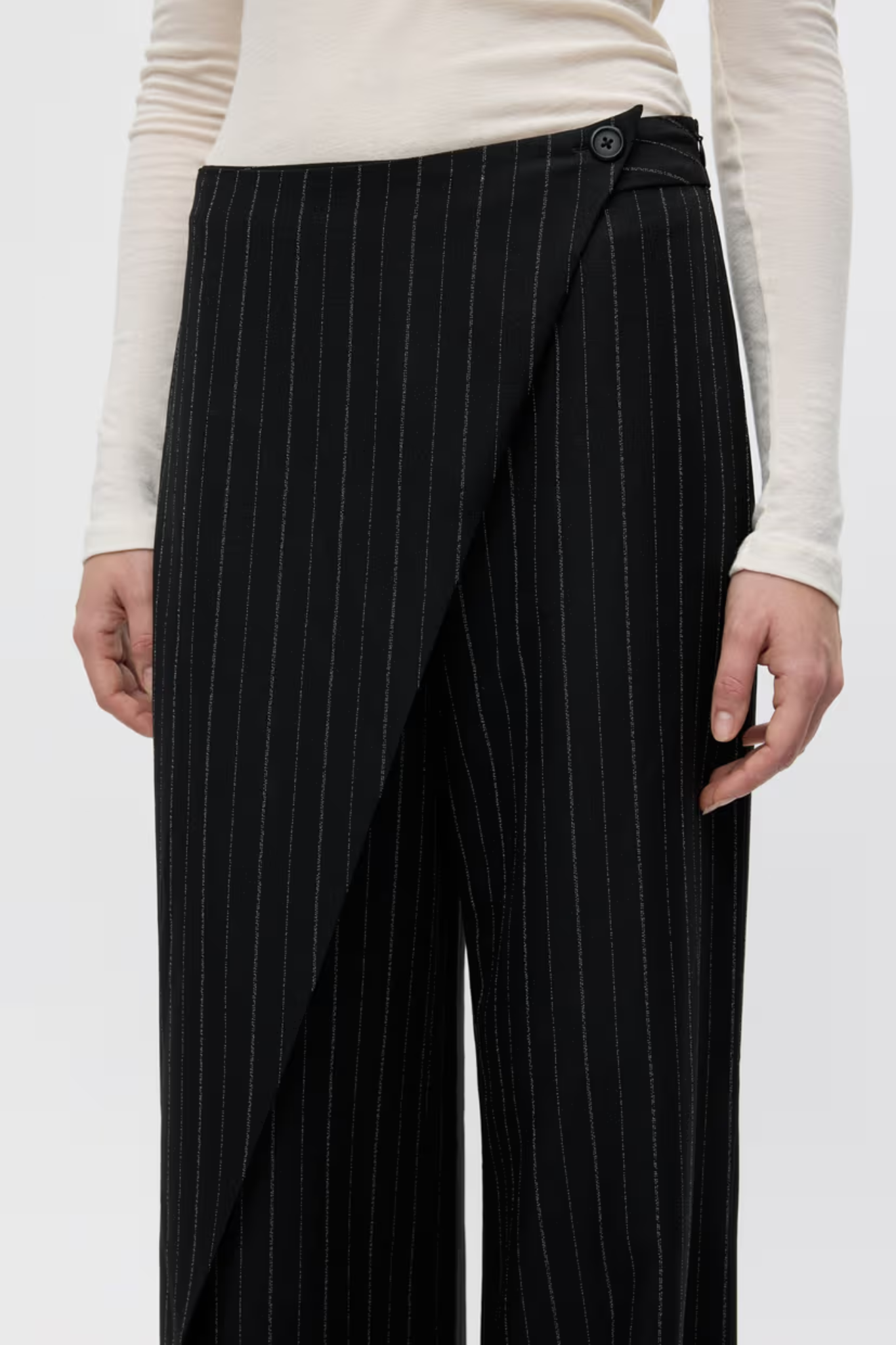 ENTAM PANTS - BLACK PINSTRIPE