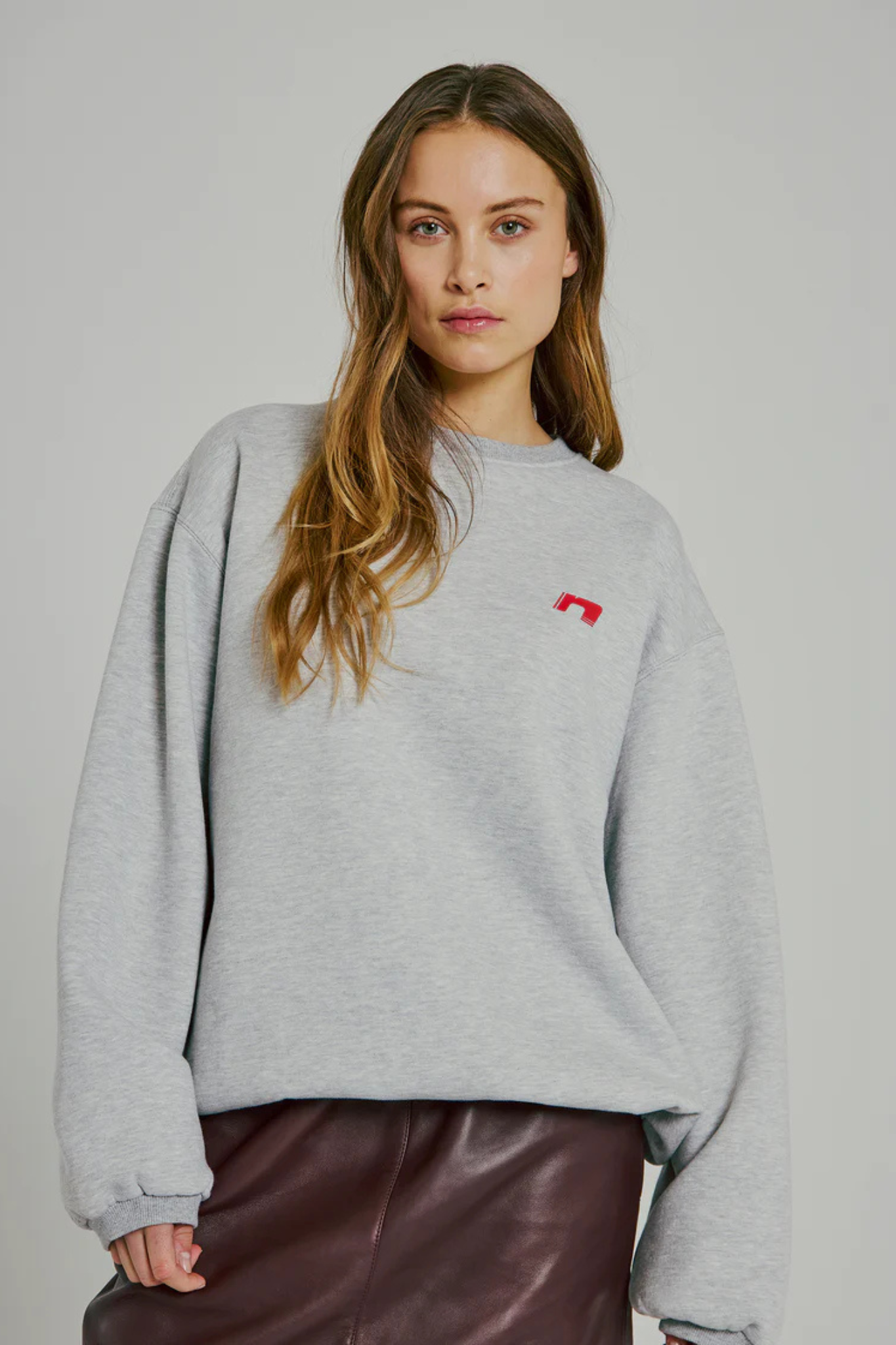 DAPHINE SWEAT TOP - LIGHT GREY W. RED PRINT