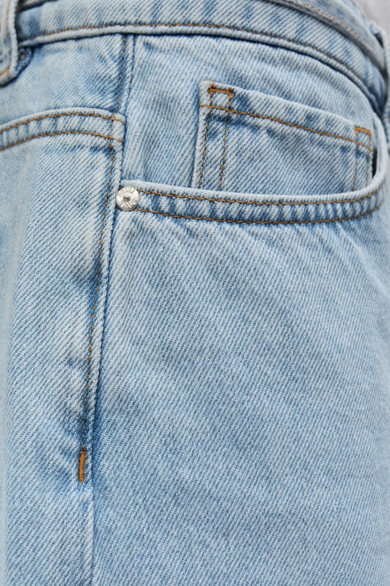BROOKLYN SHORTS - MID LIGHT BLUE