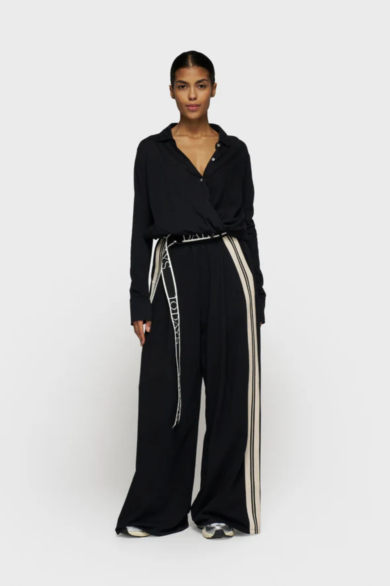 WIDE TAPE PANTS - BLACK