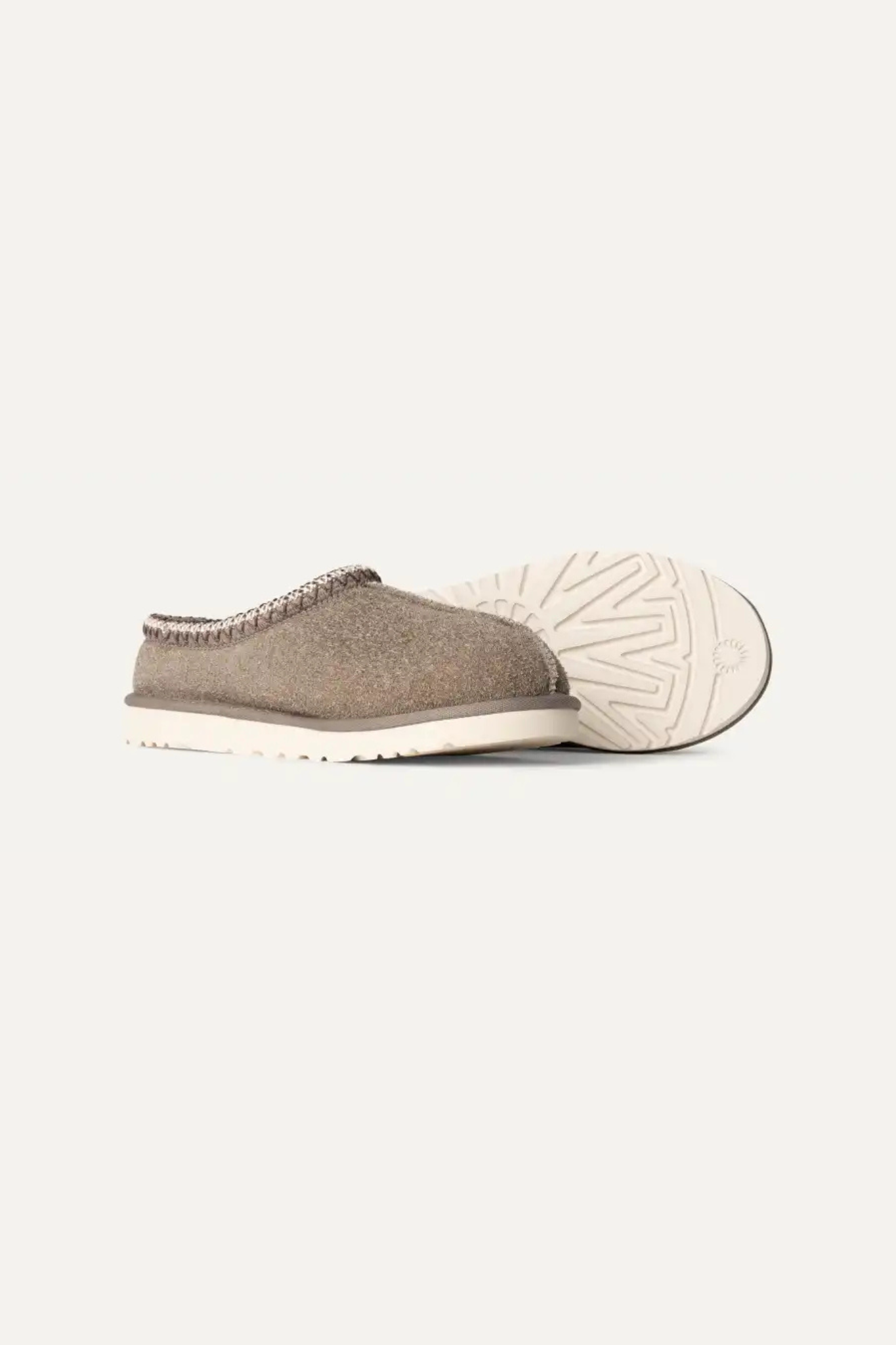 UGG man tasman shaggy suede in smoke plume. Side view