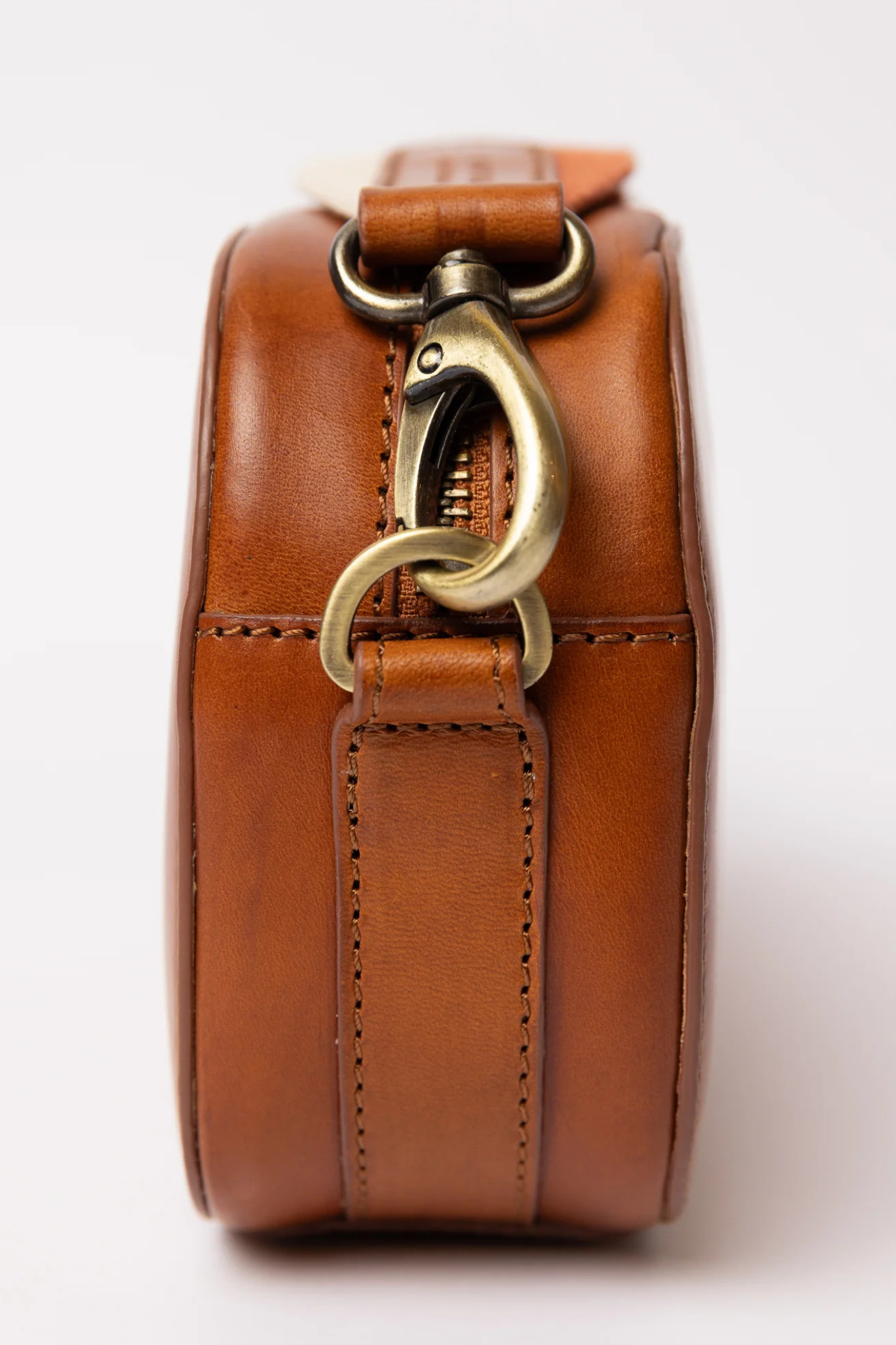 O MY BAG maya bag in cognac classic leather. Side view