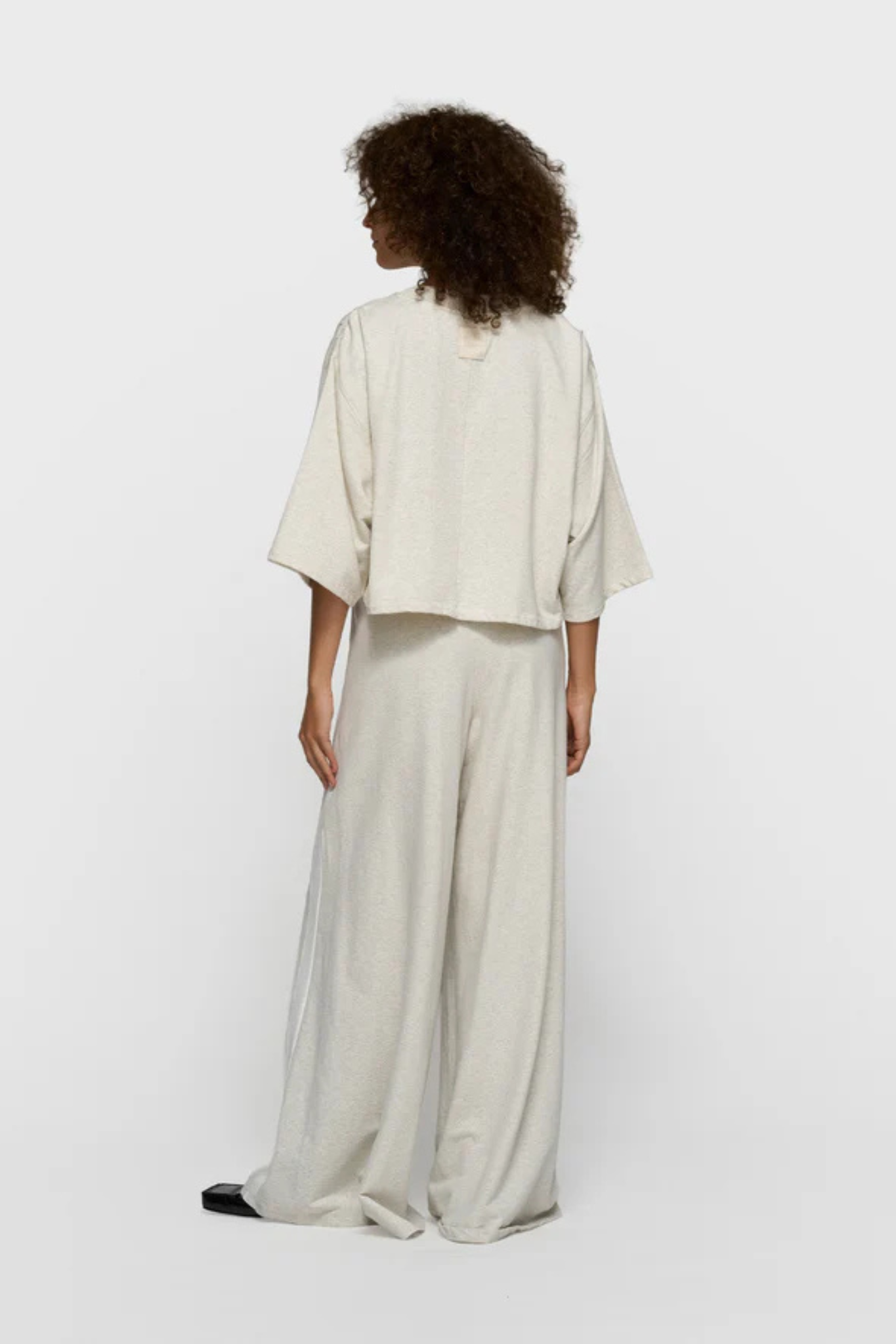 SHOULDER GATHERING T-SHIRT - SOFT WHITE MEL