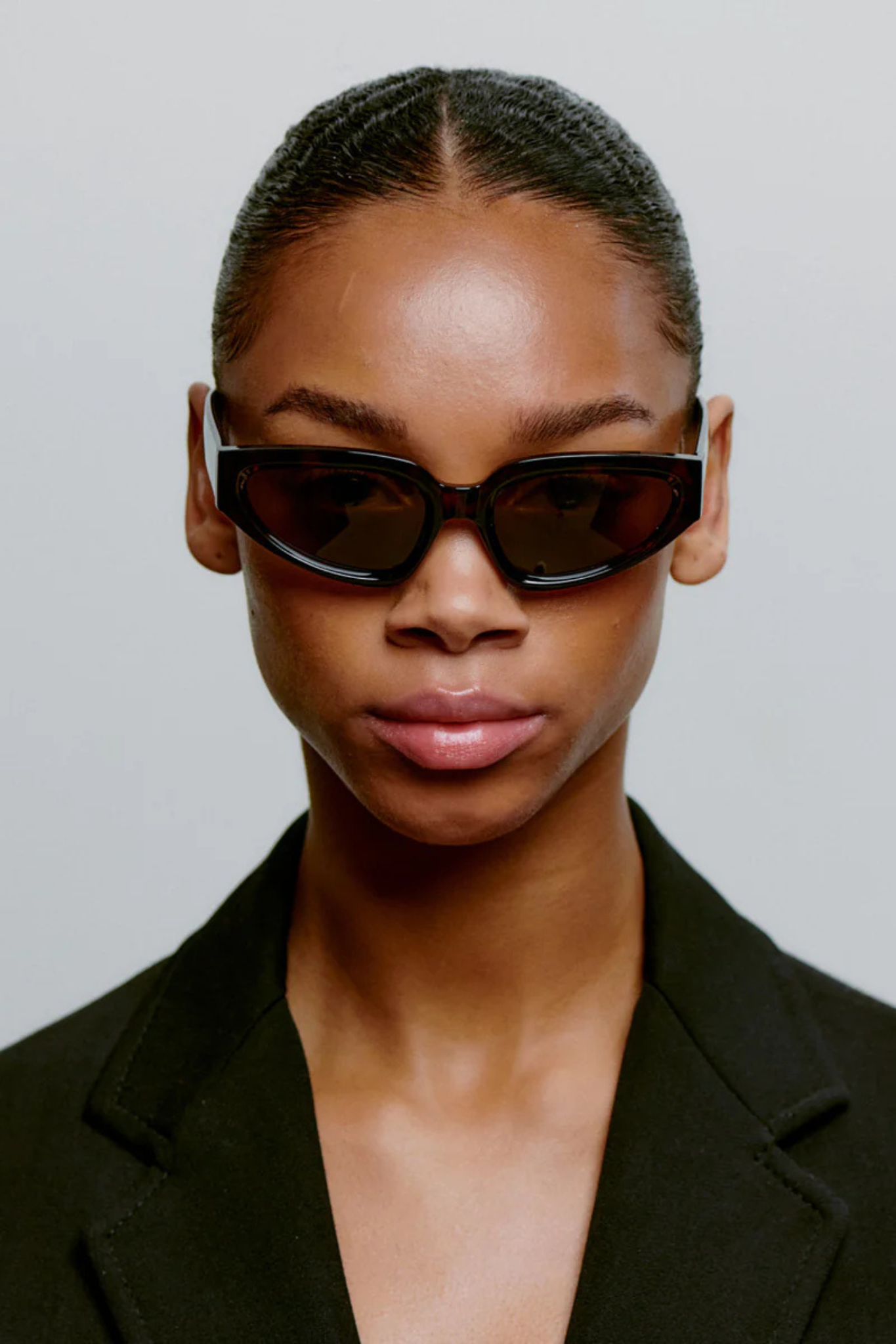 Model wearing the A. Kjaerbede ella sunglasses in demi tortoise. Front view