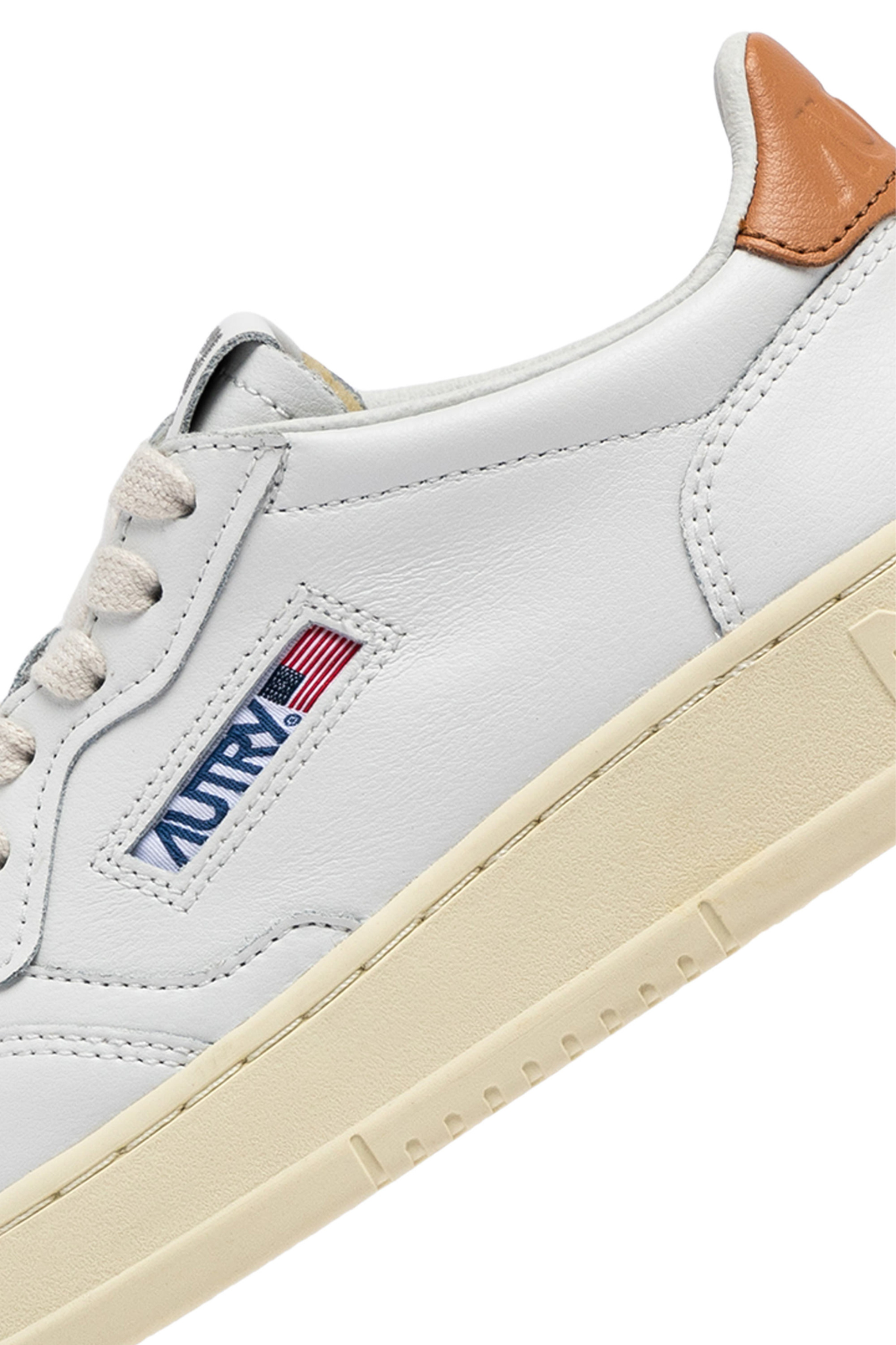 Autry medalist low men sneakers in white and brown detail. Close side view