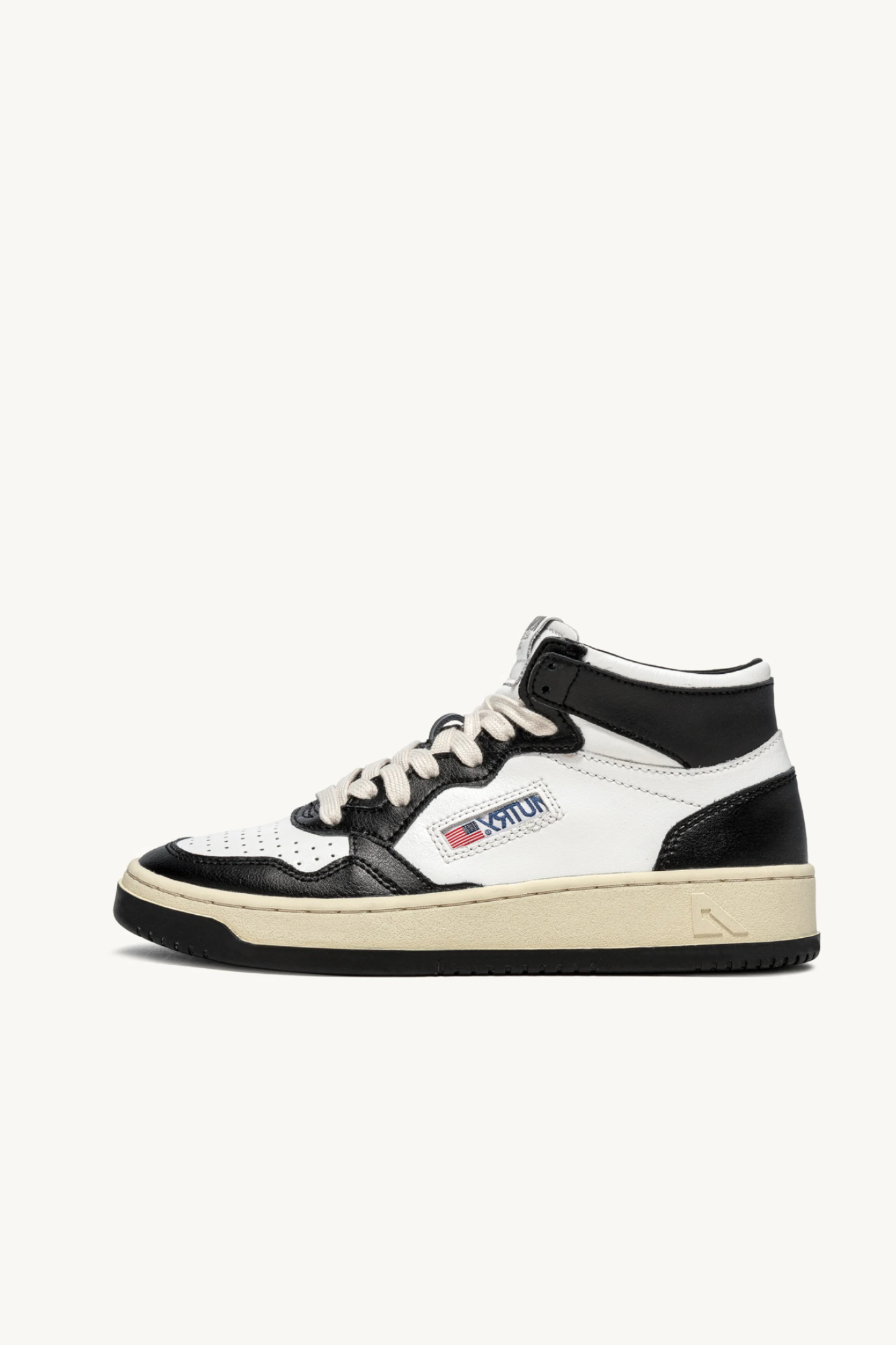 AUMW-WB01 MEDALIST MID BICOLOR SNEAKERS IN WHITE AND BLACK LEATHER