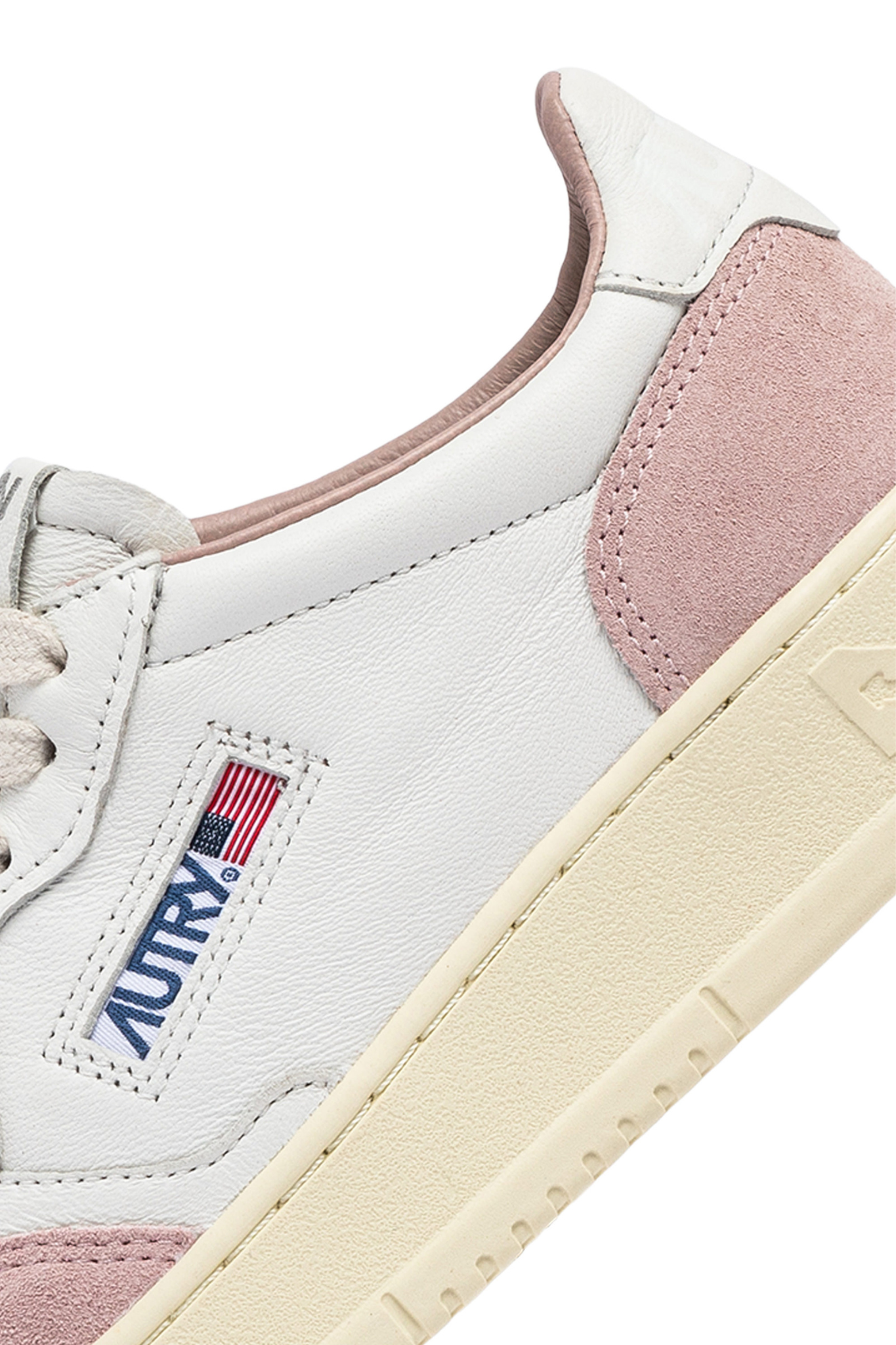 Autry medalist low women sneakers in white and pink suede. Close side view