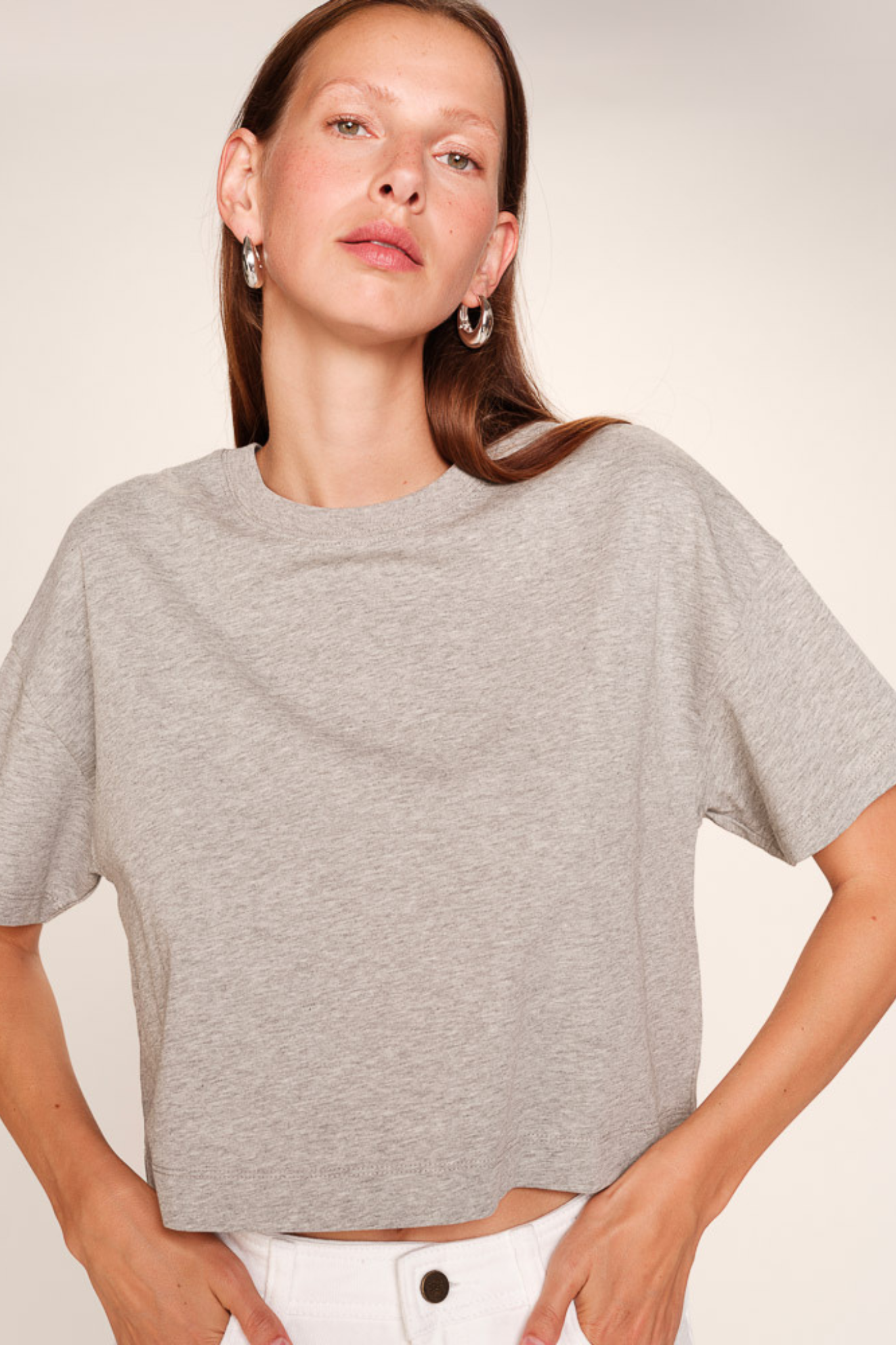 Model wearing the Grace & Mila rodin t-shirt in grey. Front view