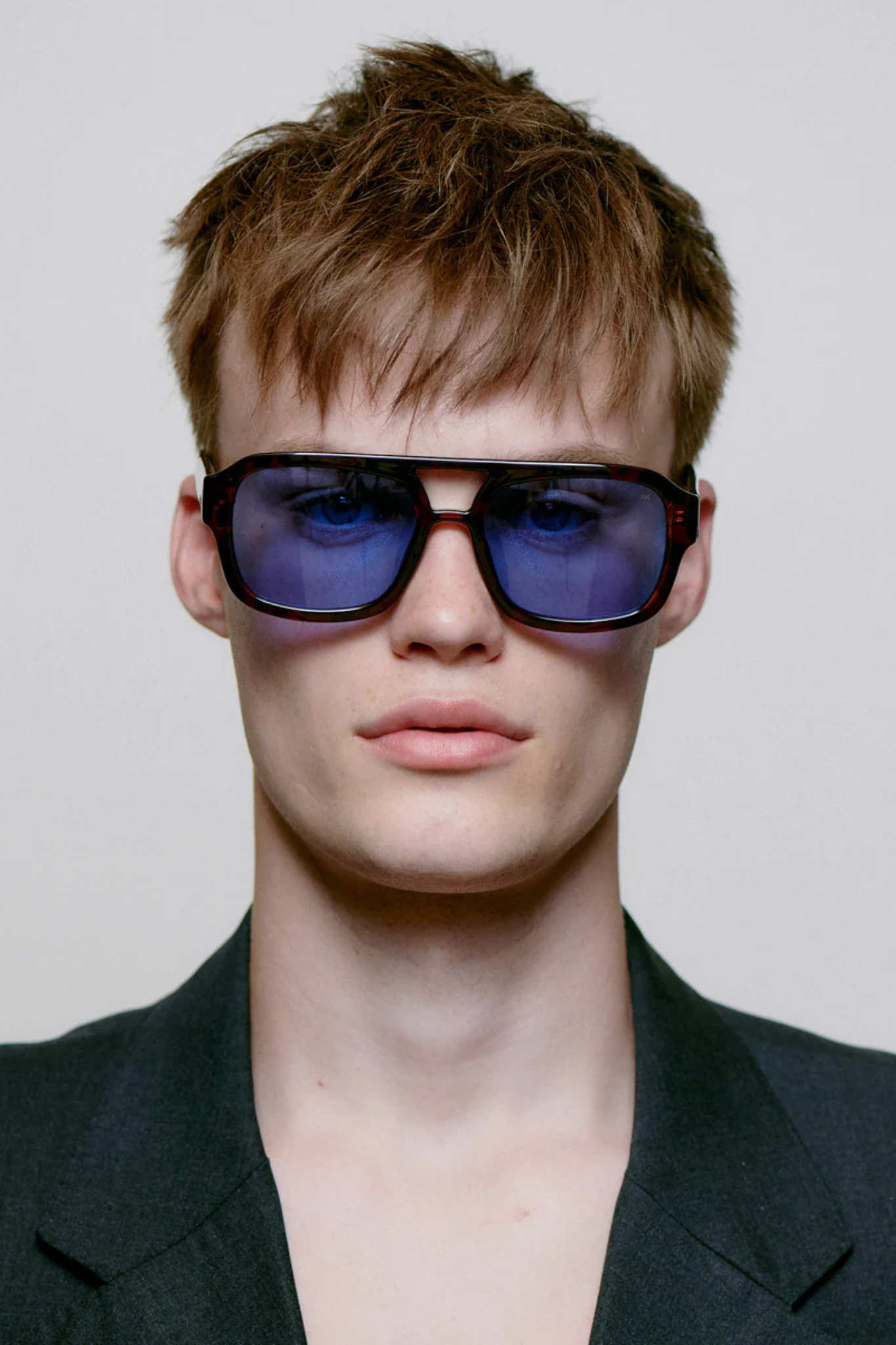 Model wearing the A. Kjaerbede kaya sunglasses in demi tortoise (blue lens). Front view