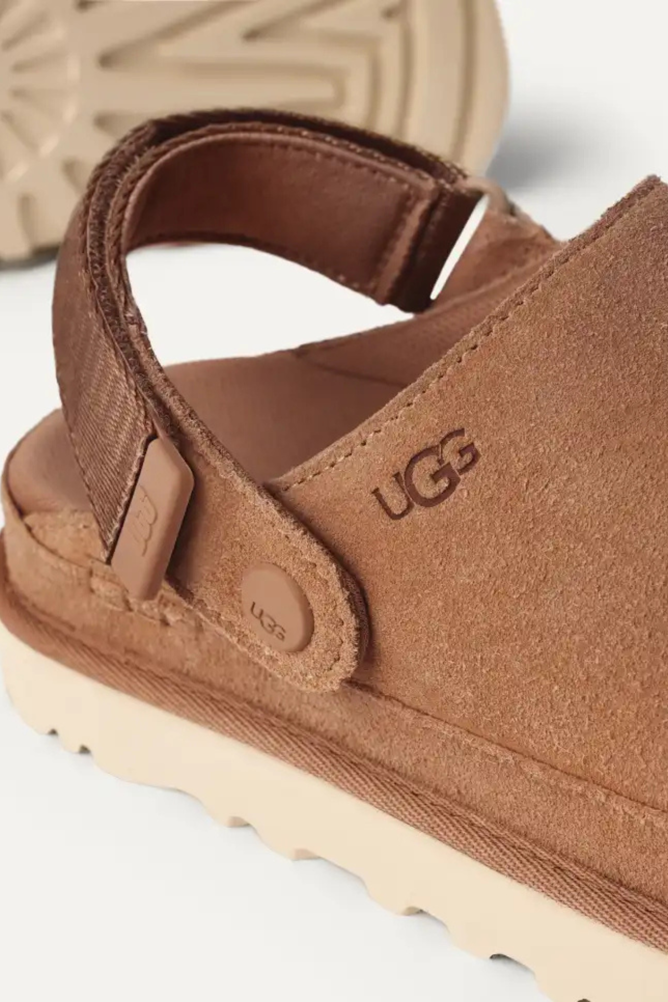UGG women goldenstar clog in chestnut. Close logo view
