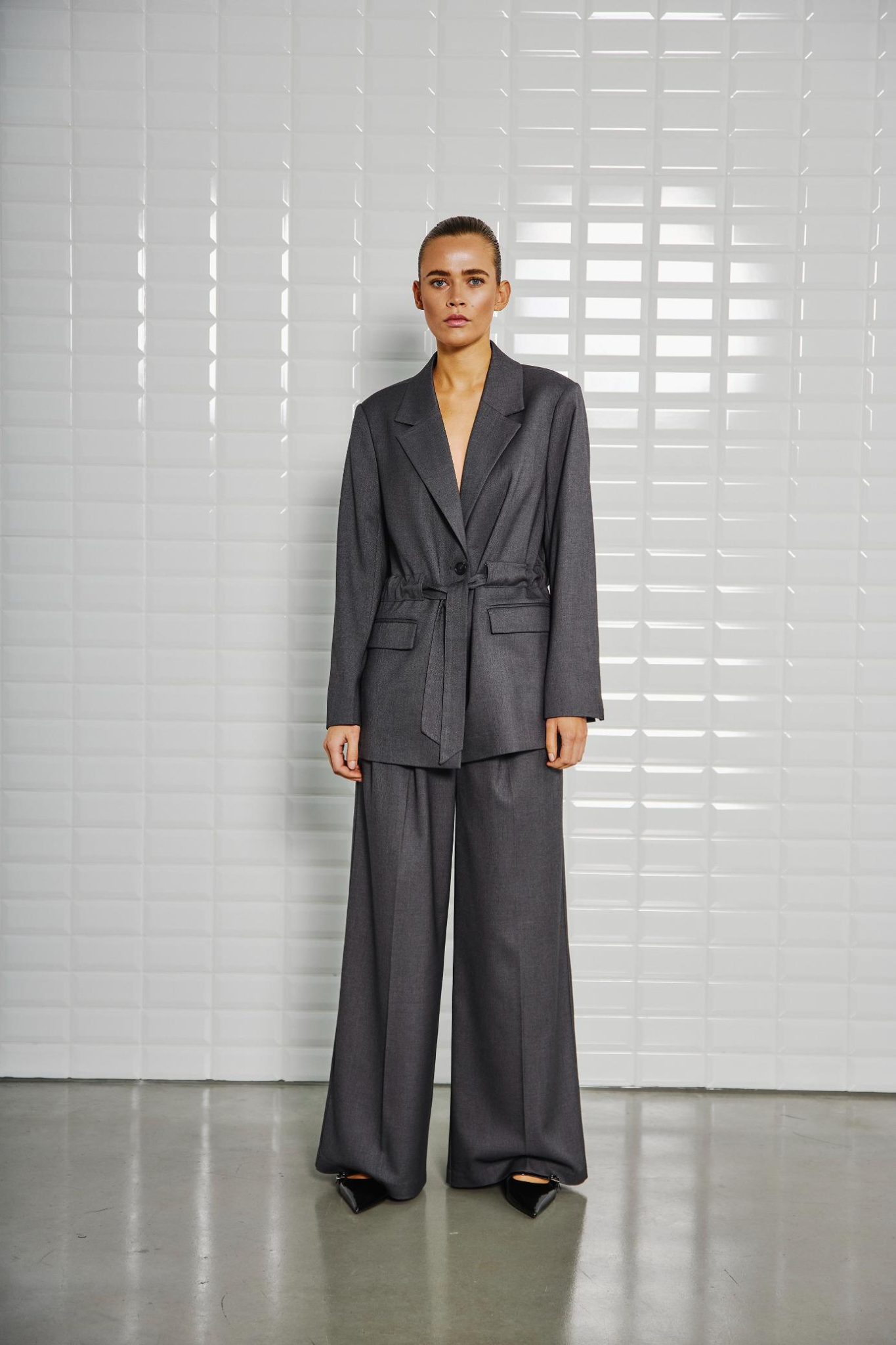 MAGNOLIA TAILORED BLAZER - MIDNIGHT GREY