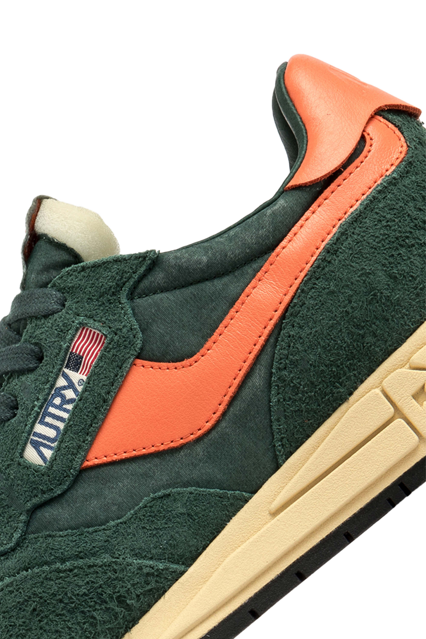 Autry reelwind low men sneakers in suede green and orange. Close side view