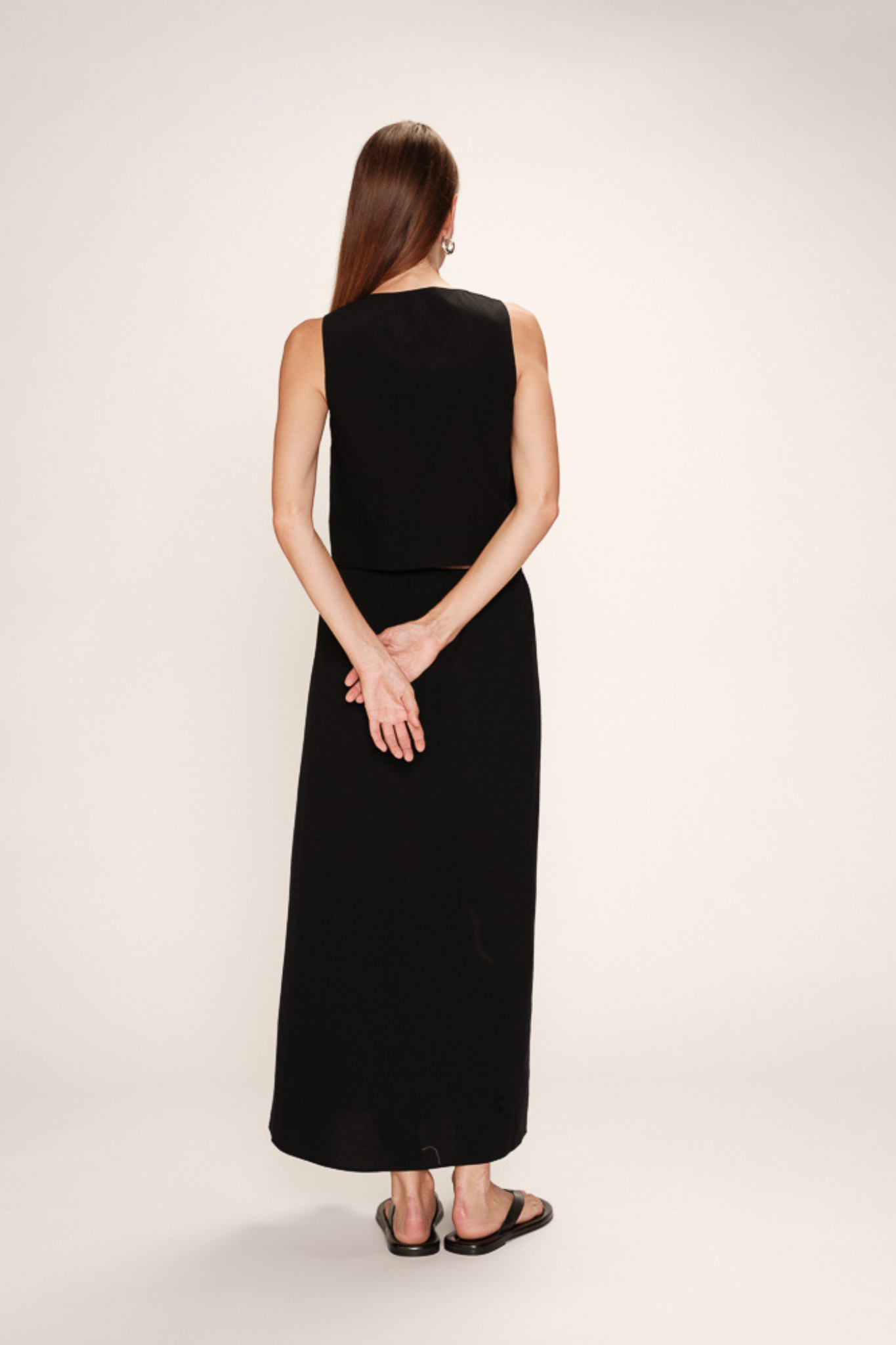 Model wearing the Grace & Mila rubens top in black. Back view