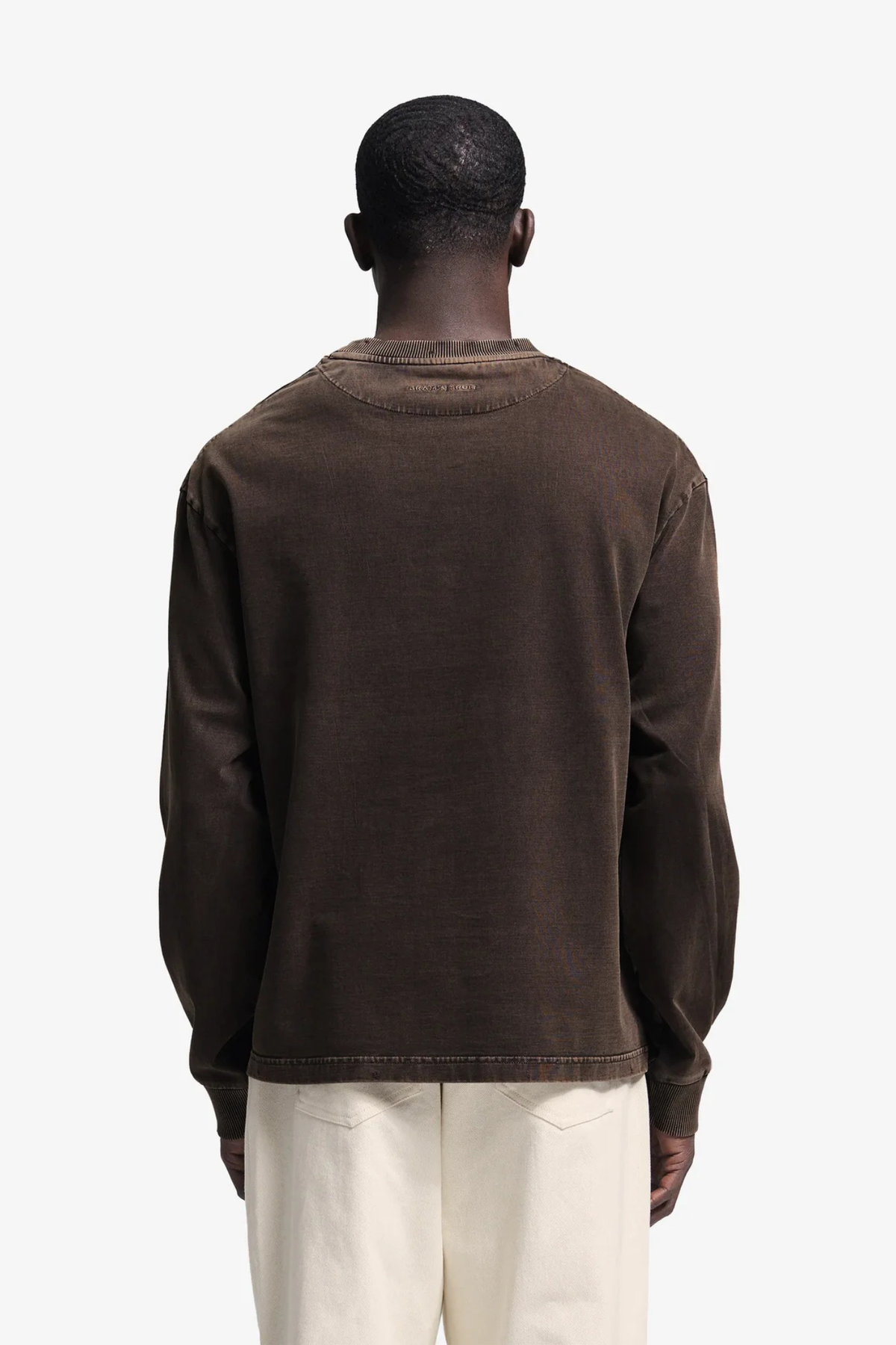DISTRESSED SCRIPT LOGO LONGSLEEVE - GEWASSEN BRUIN