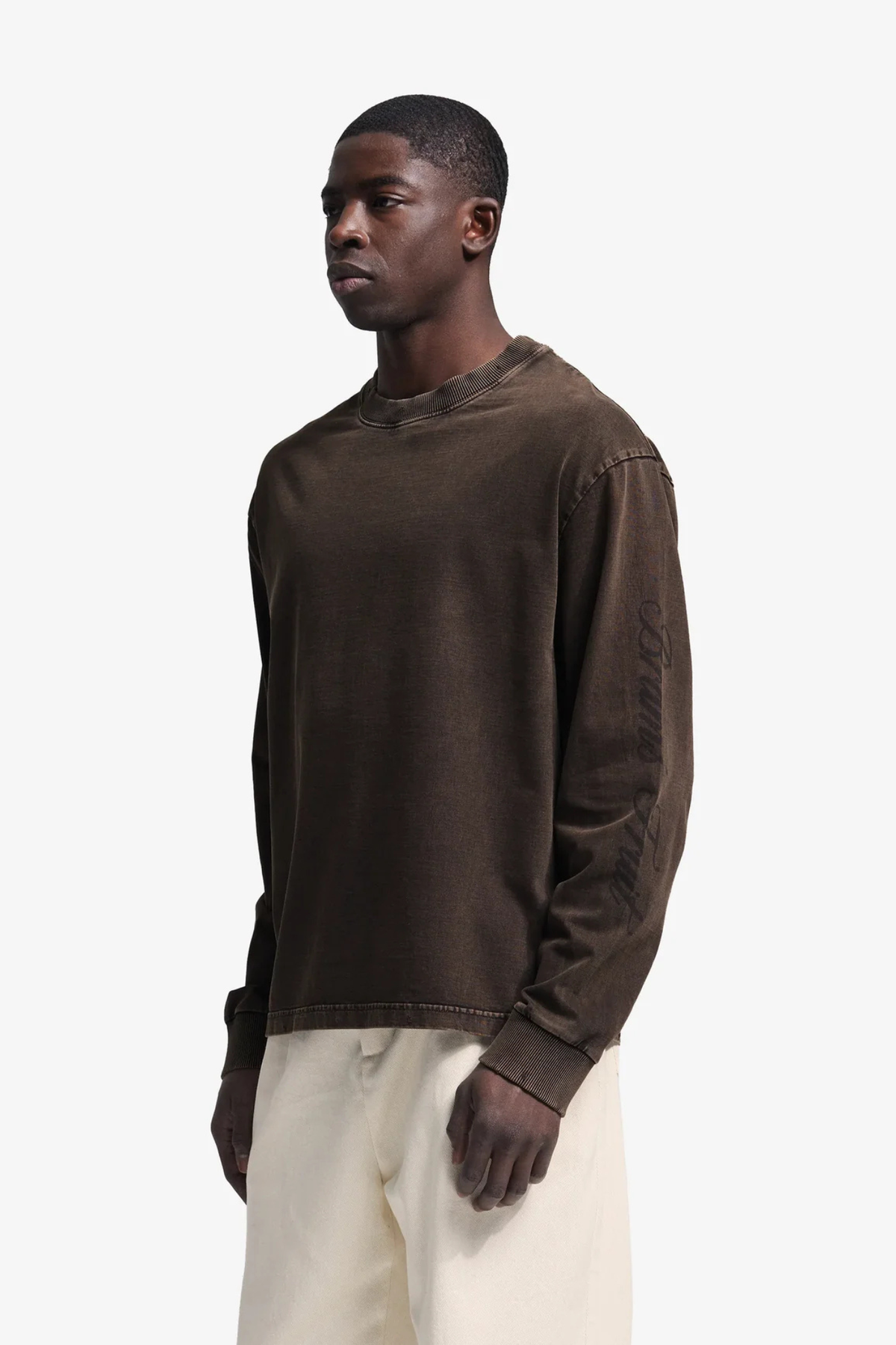 DISTRESSED SCRIPT LOGO LONGSLEEVE - GEWASSEN BRUIN
