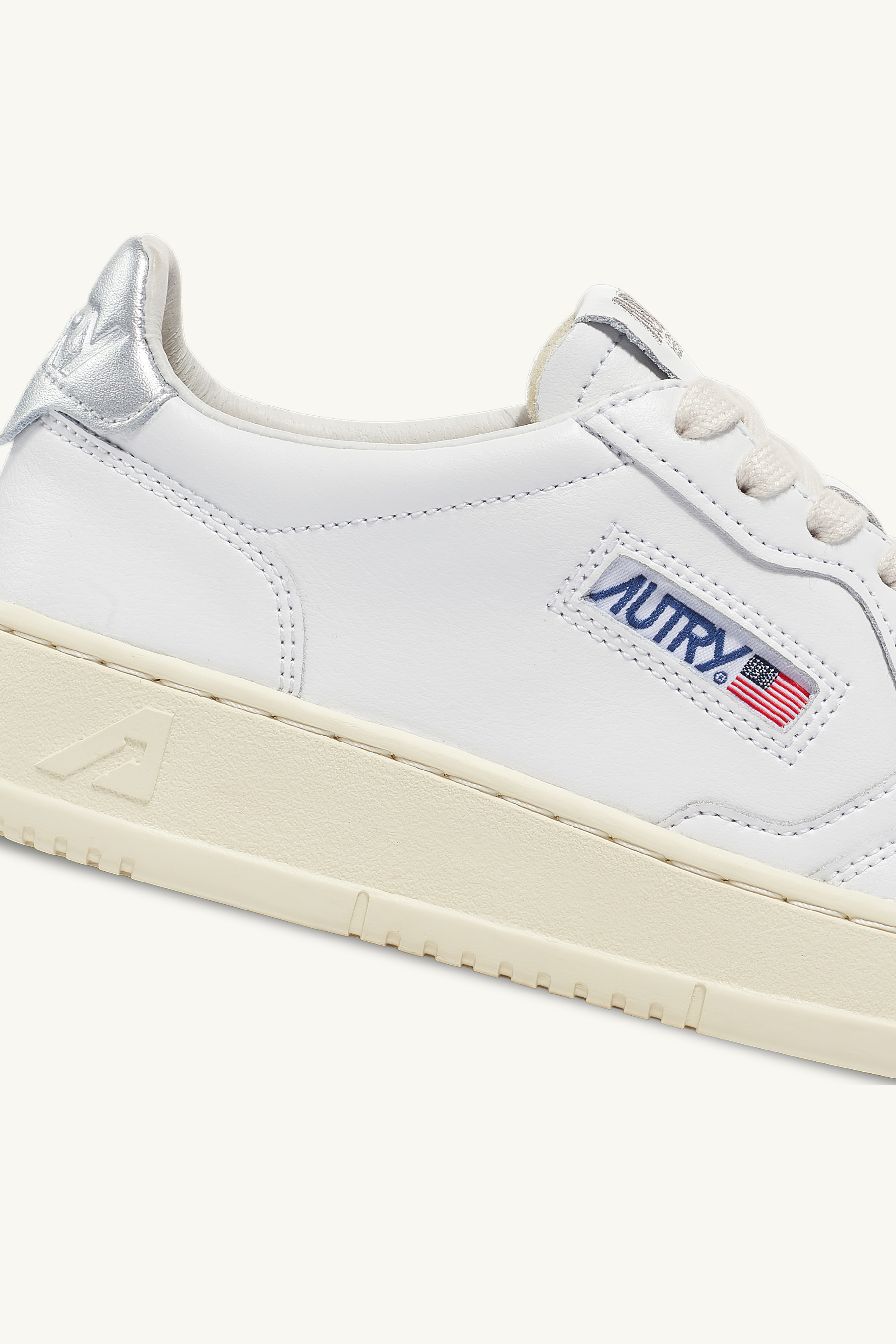 AULW-LL05 - MEDALIST LOW SNEAKER - WHITE/ SILVER