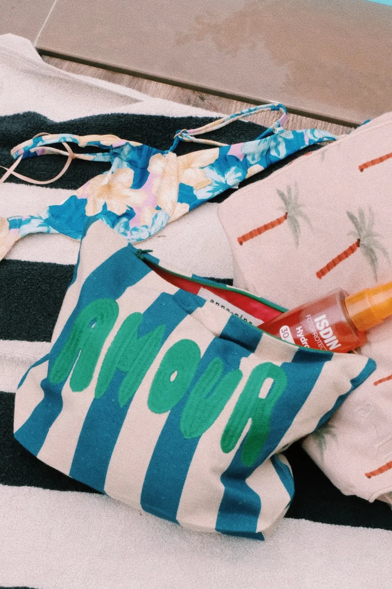 AMOUR MAKE-UP BAG