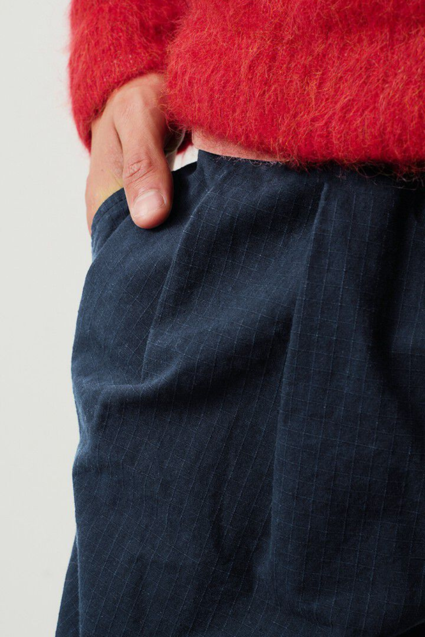 Model wearing the American Vintage rygybay pants in navy. Close front view