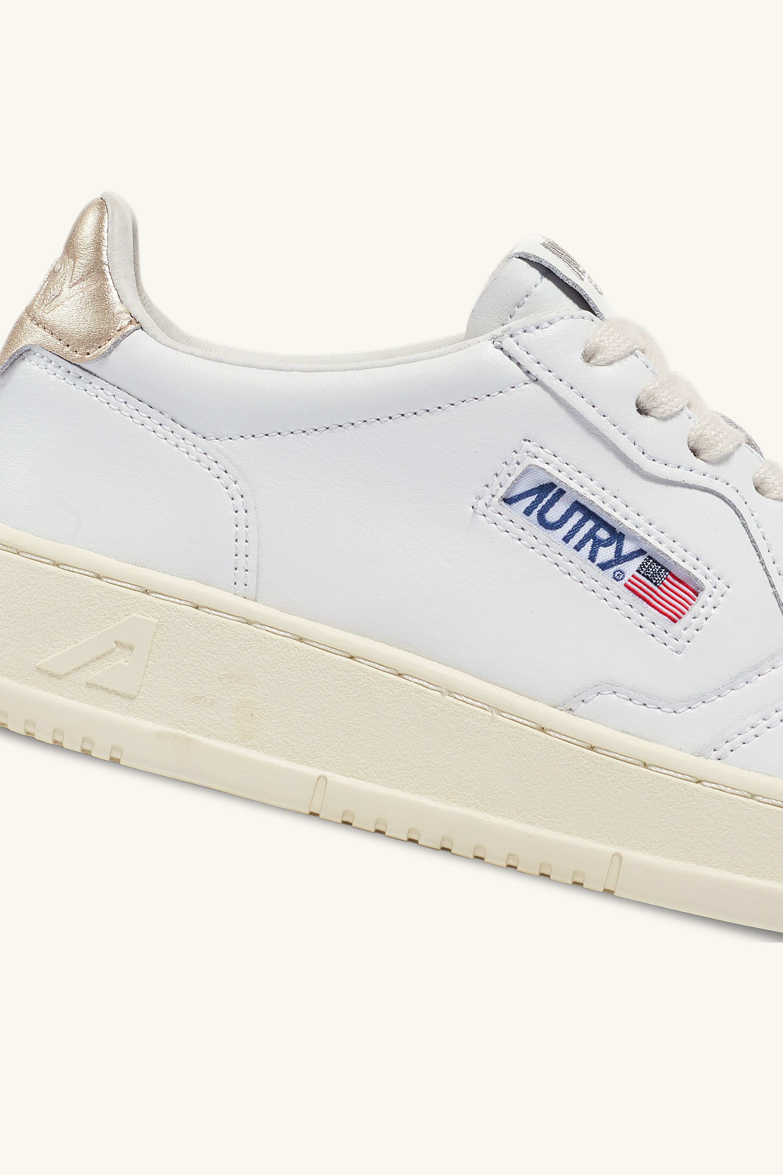 AULW-LL06 - MEDALIST LOW SNEAKERS IN LEATHER WHITE AND GOLD