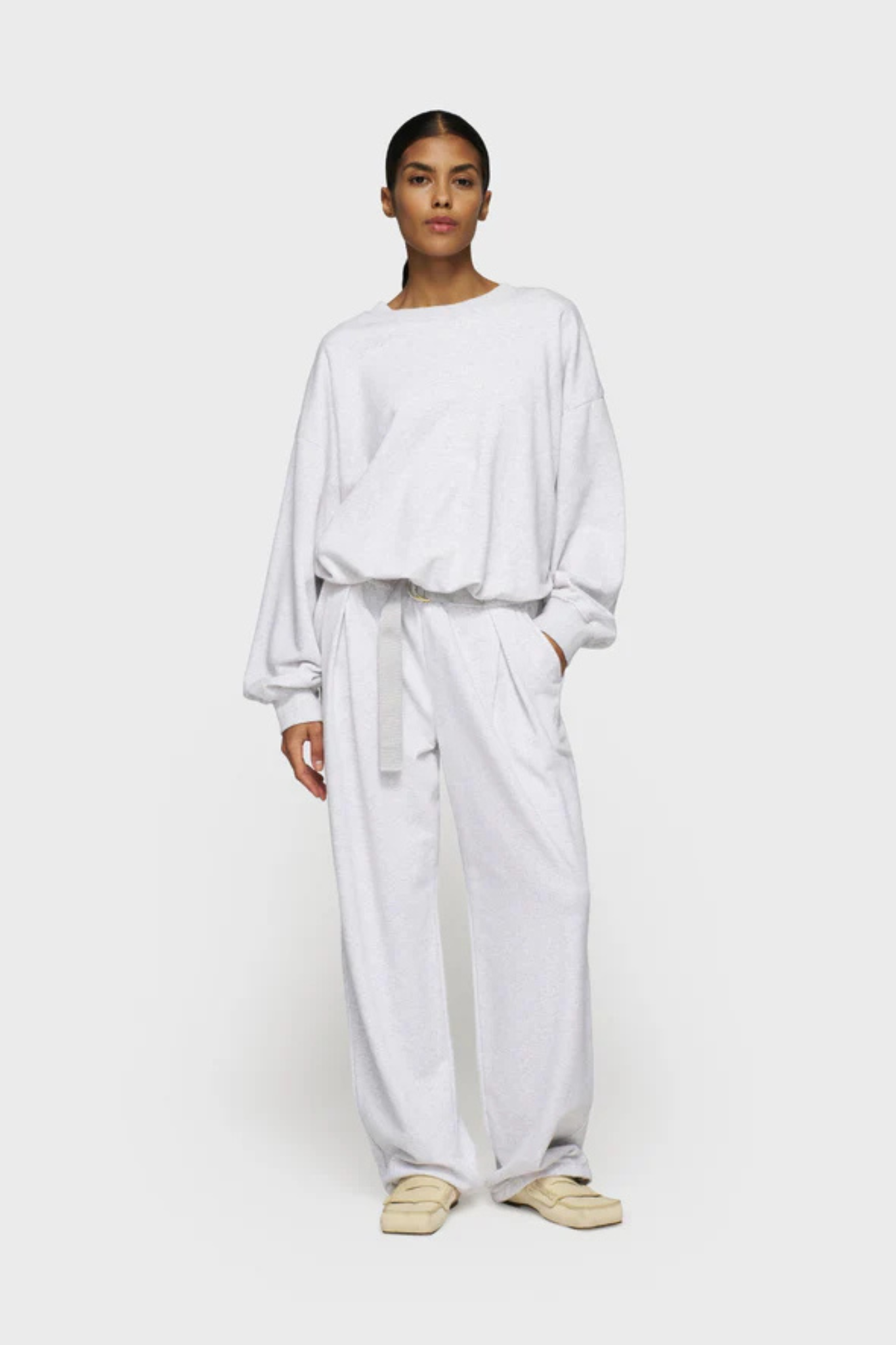 PLEATED SWEATER BACK STAMP - WHITE GREY