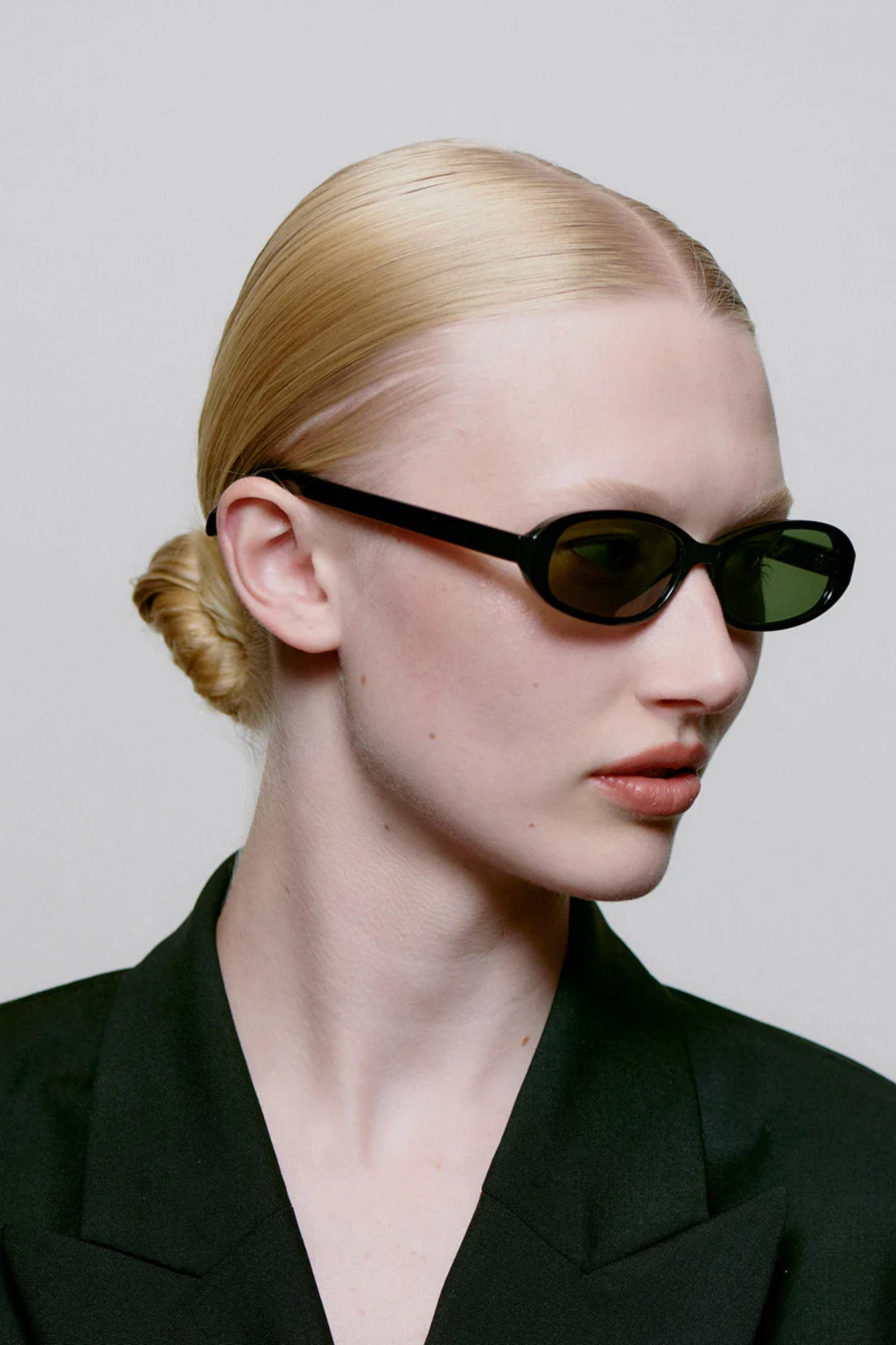 Model wearing the A. Kjaerbede macy sunglasses in black. Close view