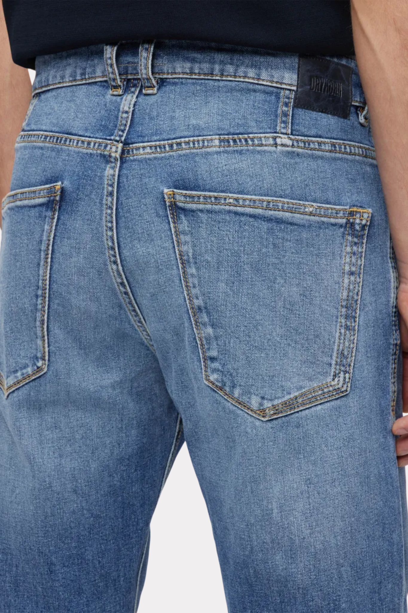 Model wearing the Drykorn hight jeans in blue 3500. Back view