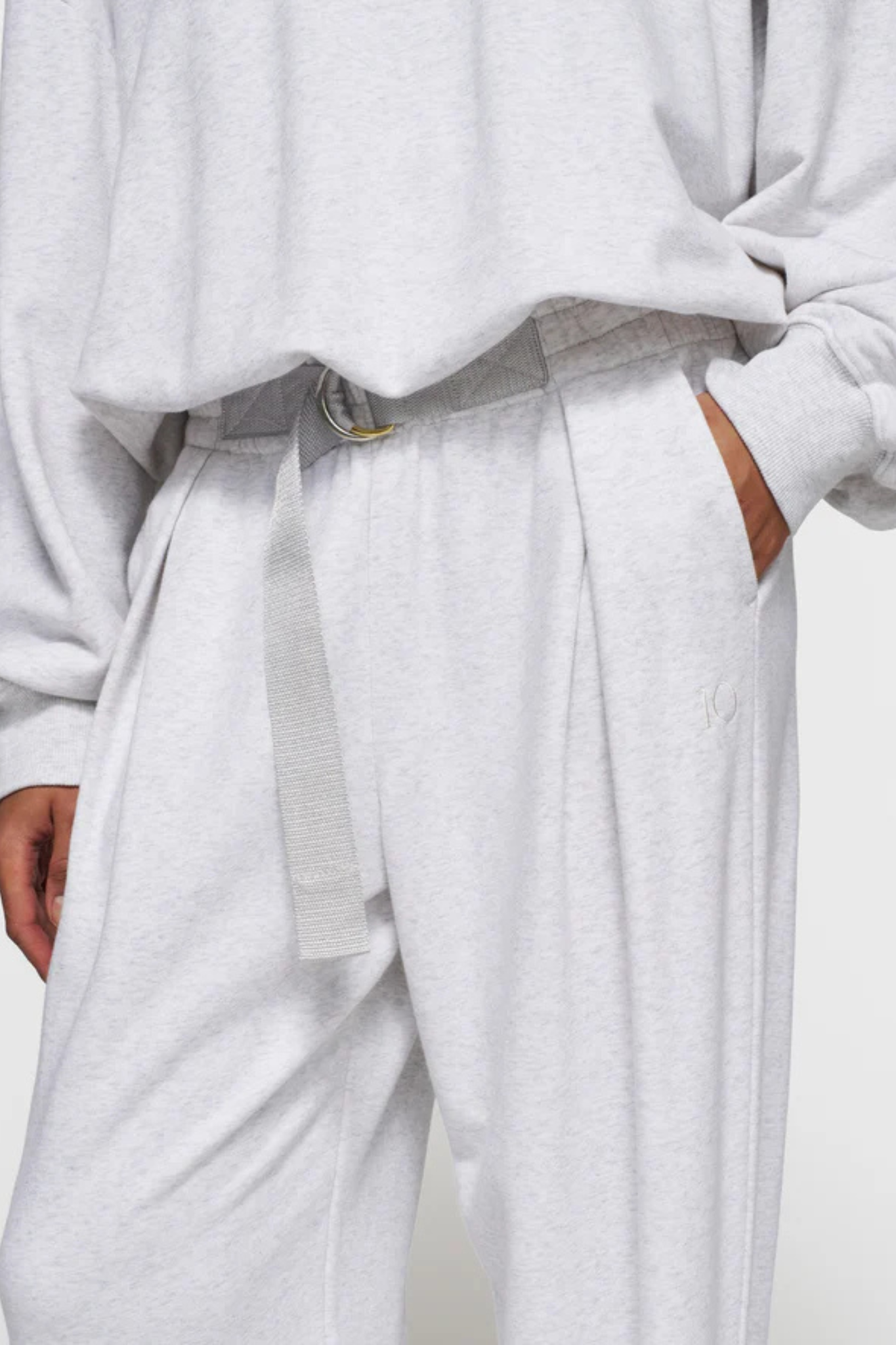 PLEATED SWEATER BACK STAMP - WHITE GREY