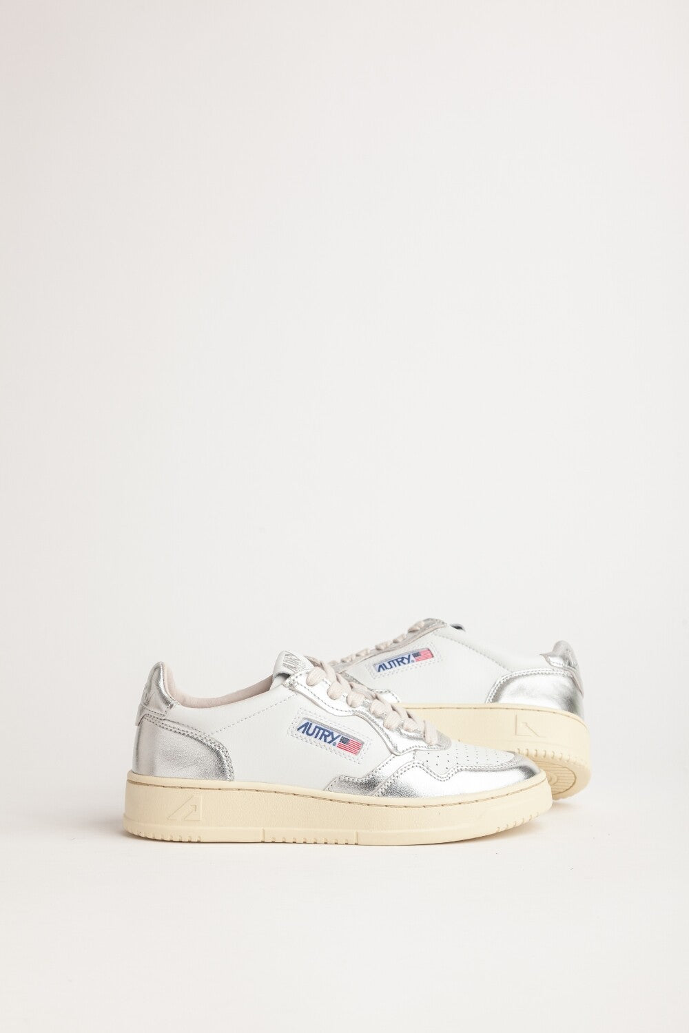 AULW-WB18 - MEDALIST LOW SNEAKERS - LEATHER WHITE AND SILVER